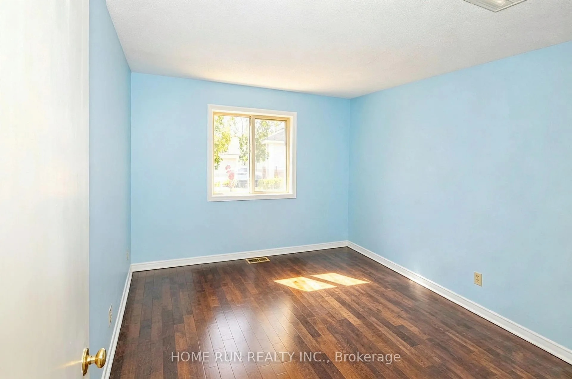 Photo 15 of 30 Sturbridge Private, Ottawa, Hunt Club Park/Greenboro — HOMEH