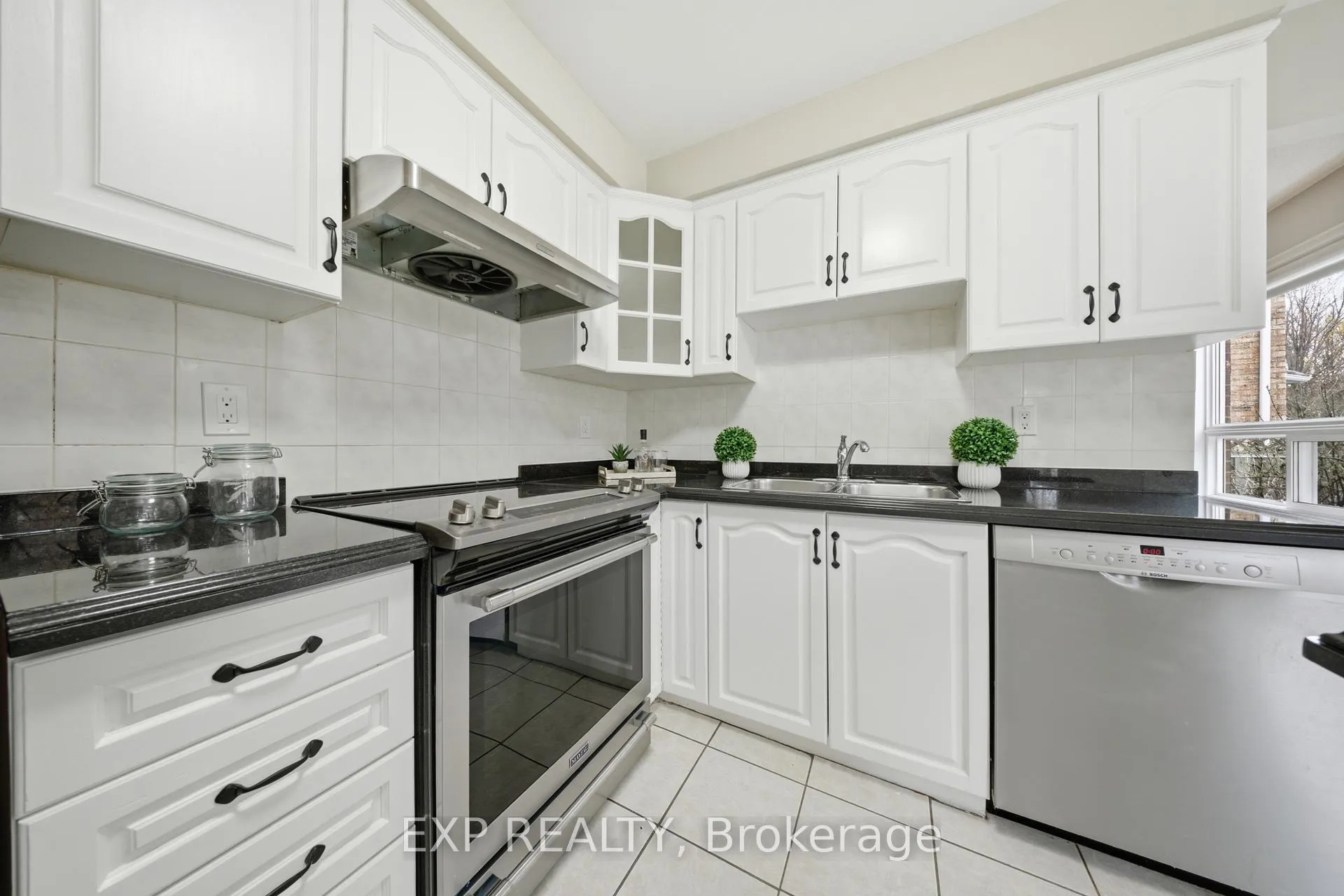 Photo 17 of 85 Professor's Lake Parkway, Brampton, Northgate — HOMEH