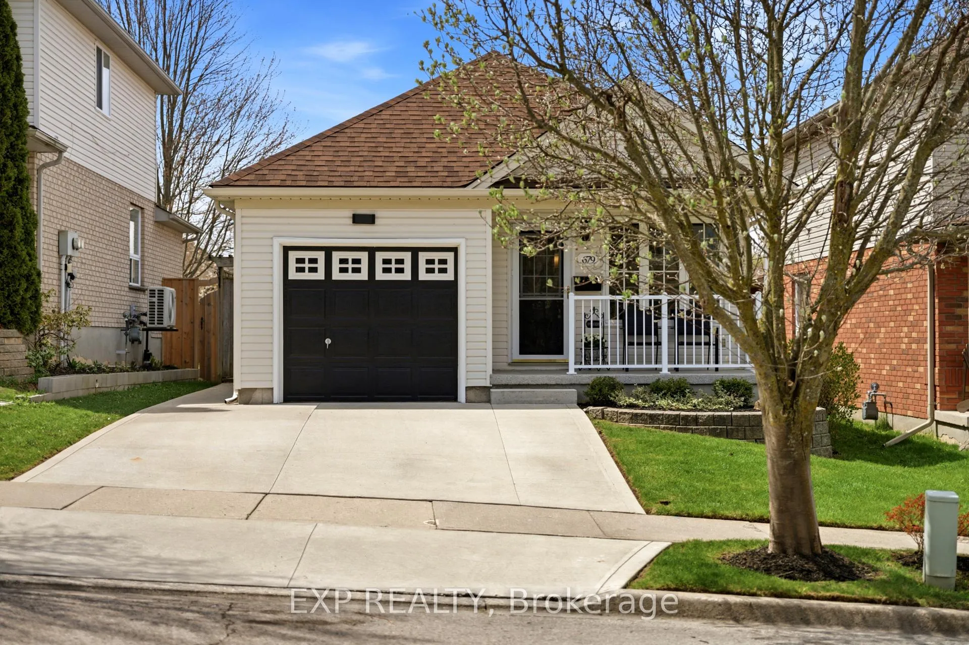 Photo 2 of 679 Zermatt Drive, Waterloo — HOMEH