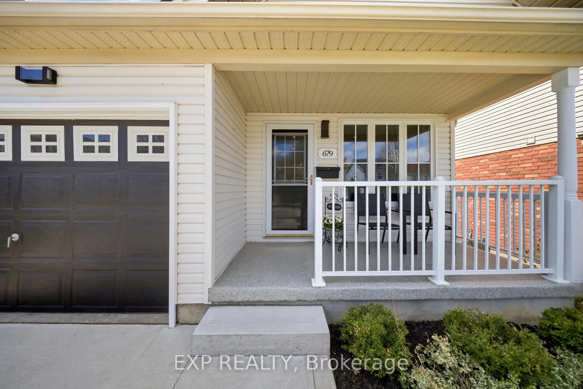 Photo 4 of 679 Zermatt Drive, Waterloo — HOMEH