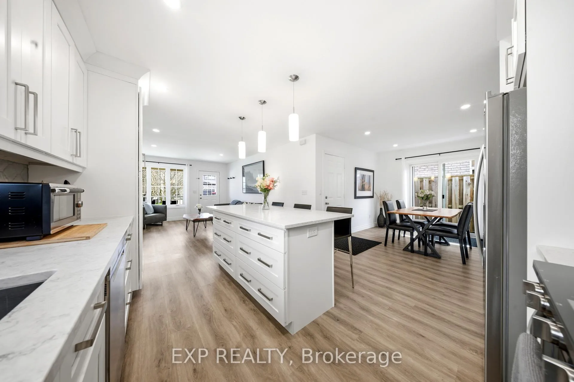 Photo 15 of 679 Zermatt Drive, Waterloo — HOMEH