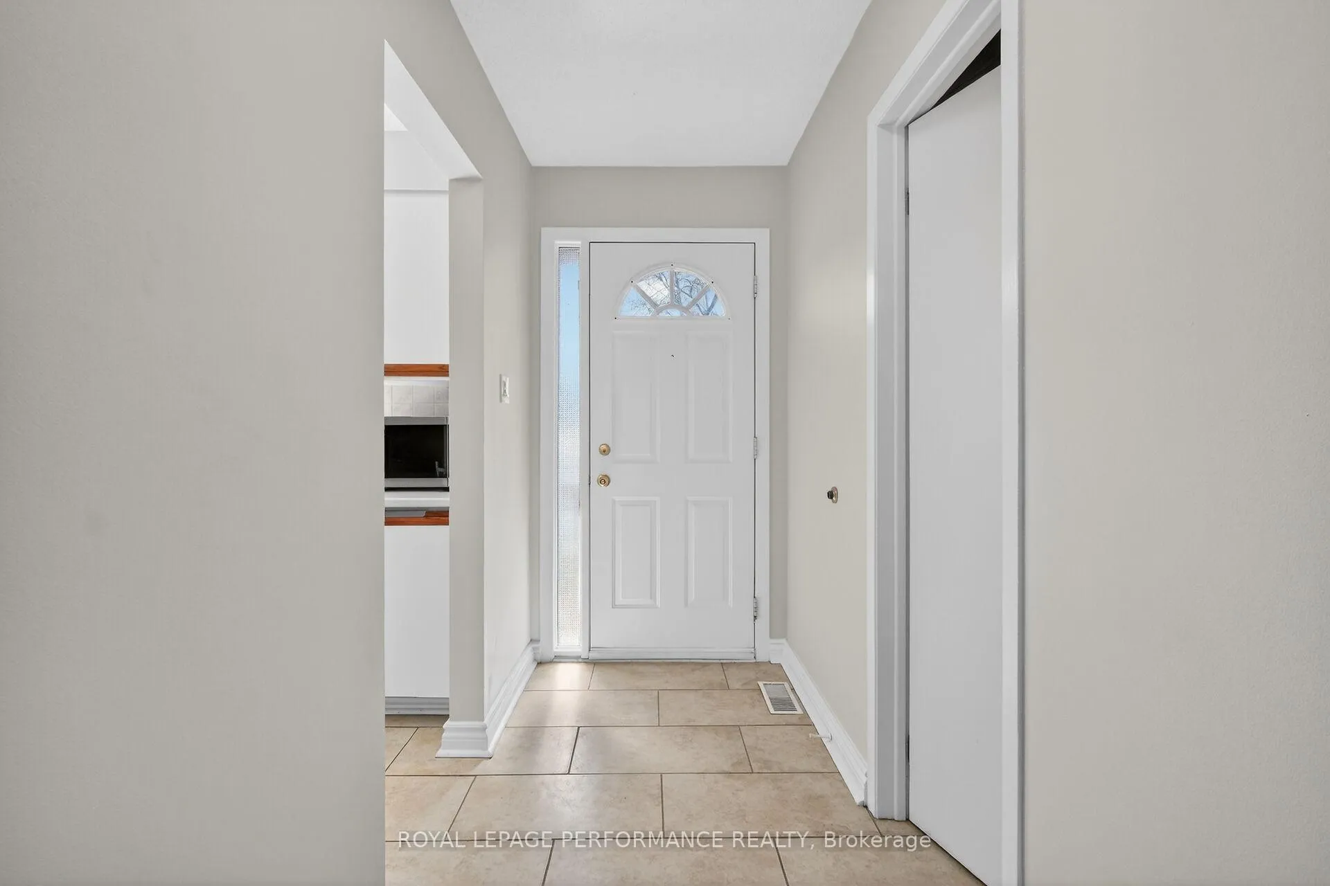 Photo 5 of Unit 108, 1389 Palmerston Drive, Ottawa, Carson Grove — HOMEH