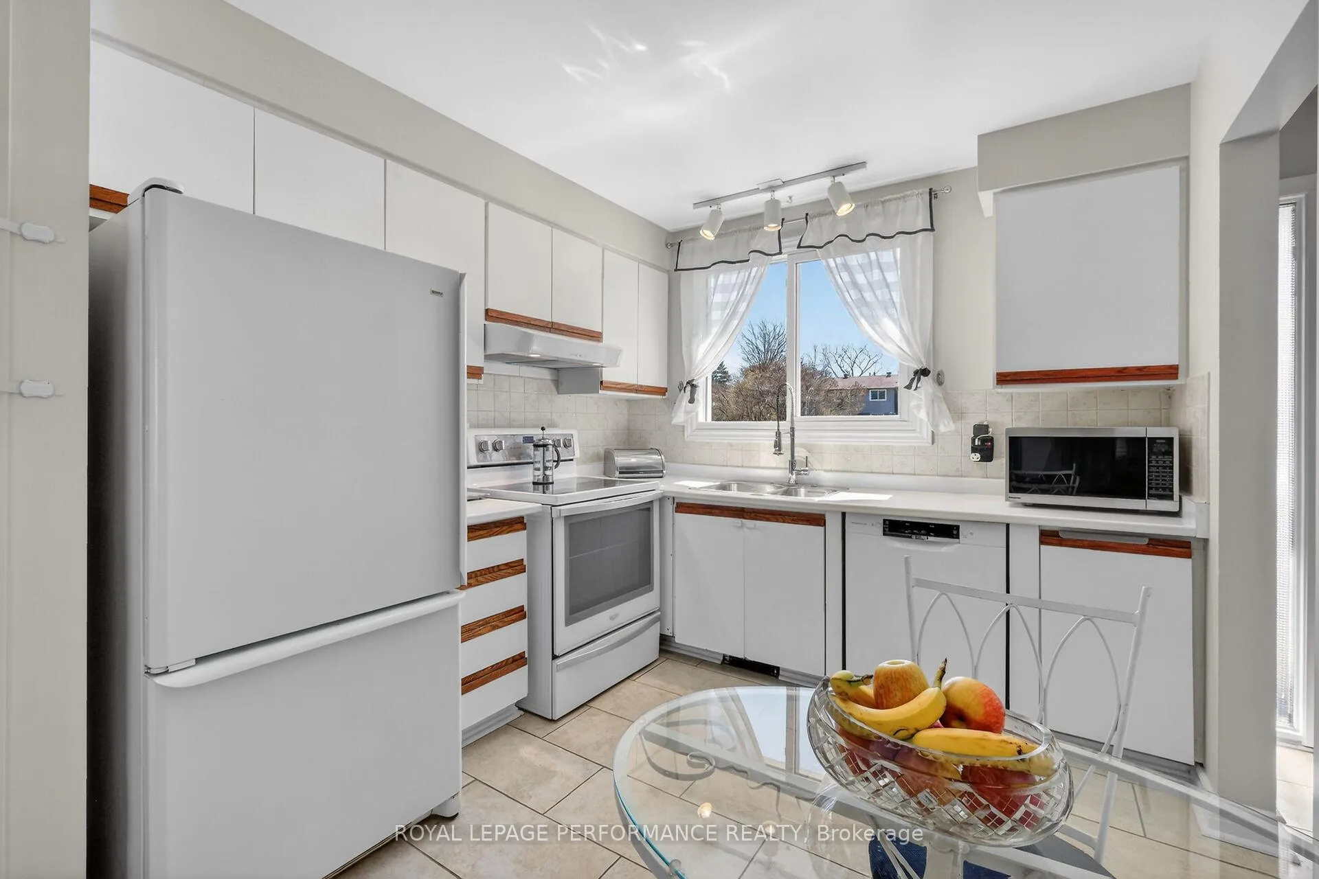 Photo 7 of Unit 108, 1389 Palmerston Drive, Ottawa, Carson Grove — HOMEH
