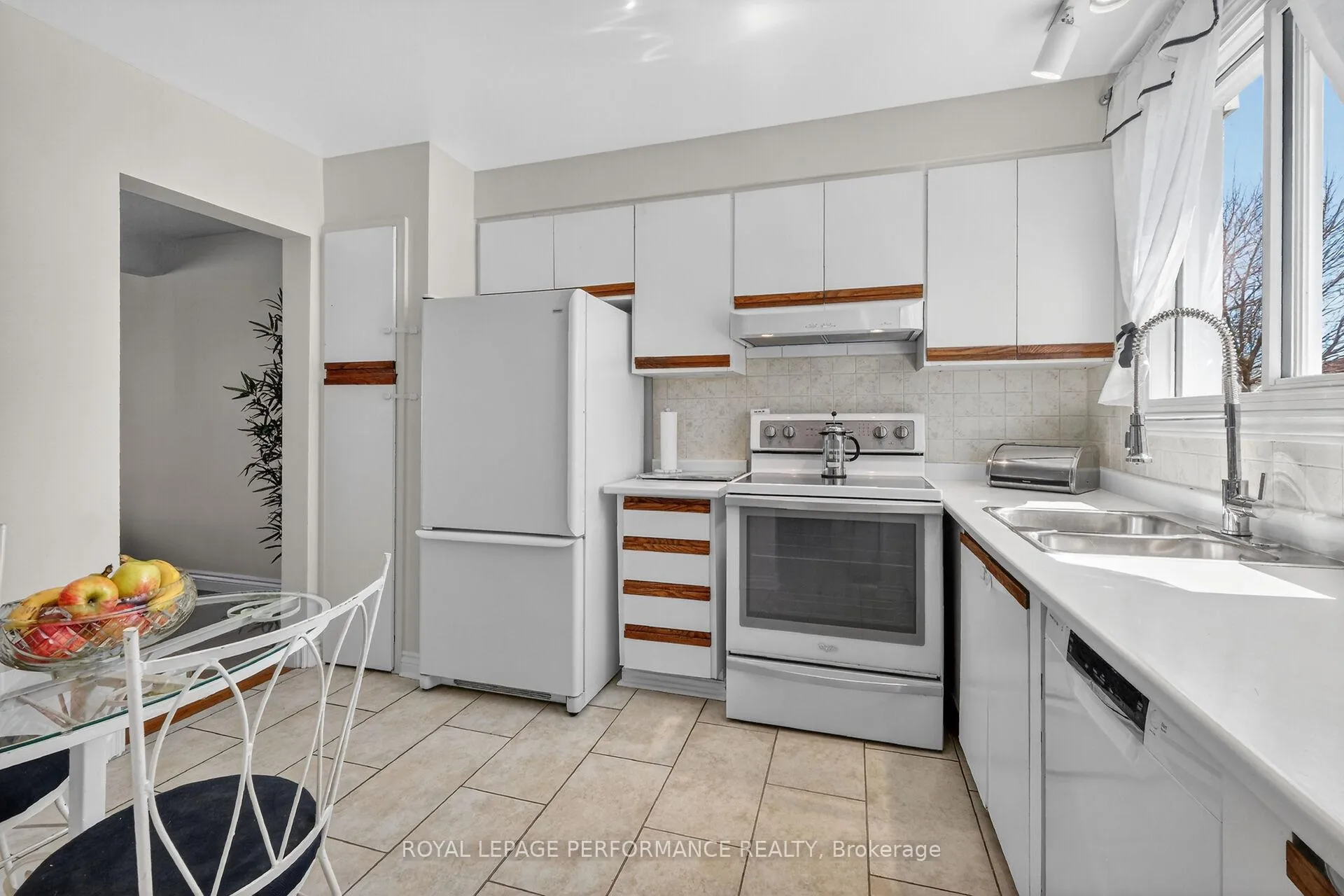 Photo 8 of Unit 108, 1389 Palmerston Drive, Ottawa, Carson Grove — HOMEH