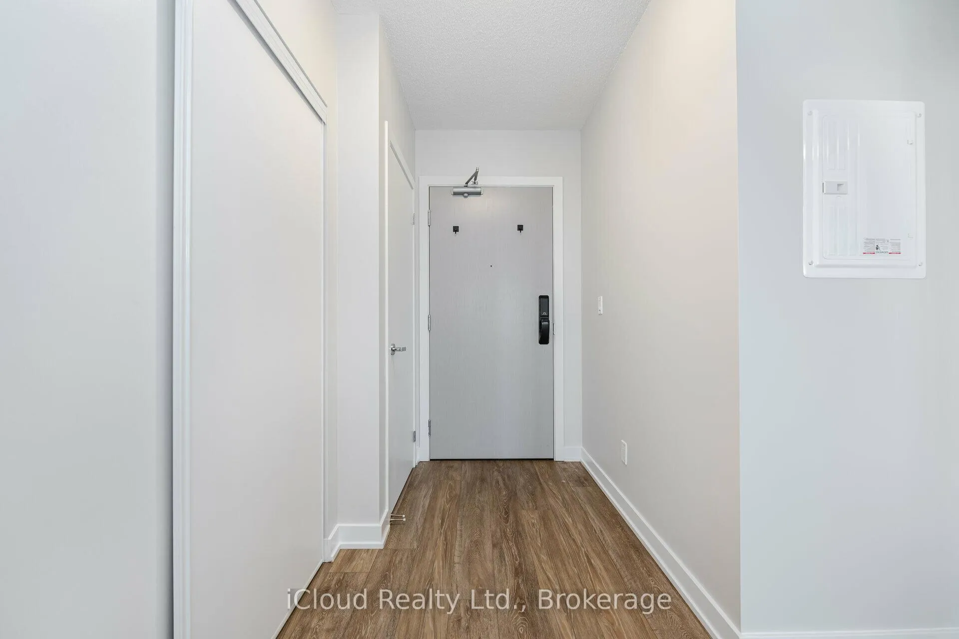 Photo 5 of 3200 Dakota Common, Burlington, Alton — HOMEH
