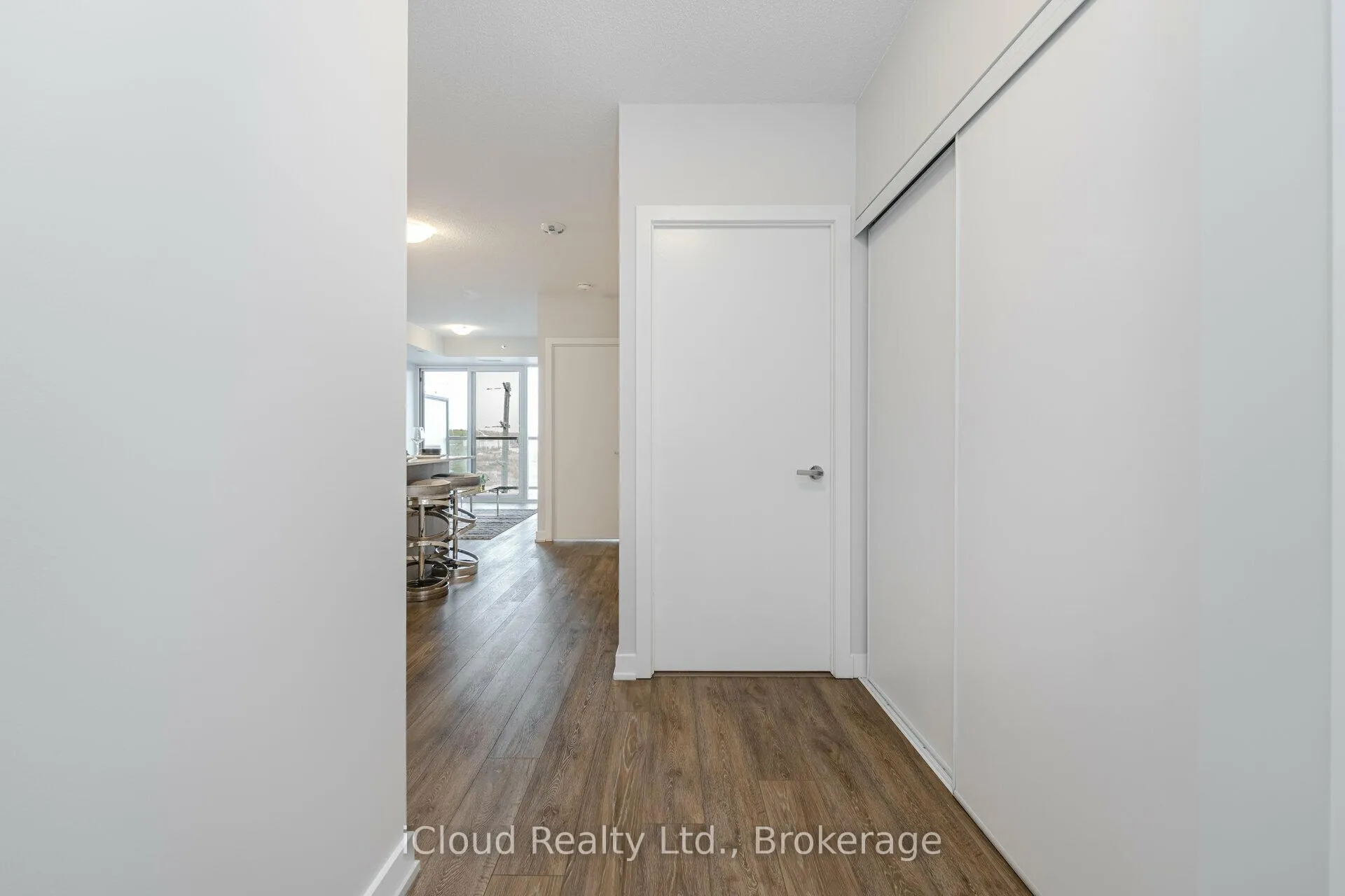 Photo 6 of 3200 Dakota Common, Burlington, Alton — HOMEH