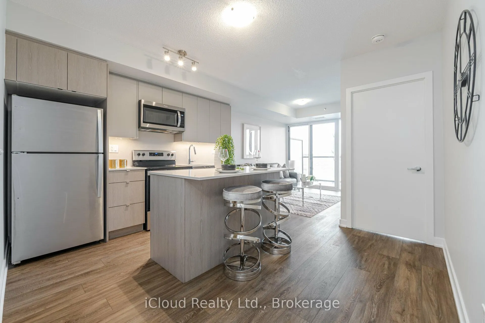Photo 7 of 3200 Dakota Common, Burlington, Alton — HOMEH