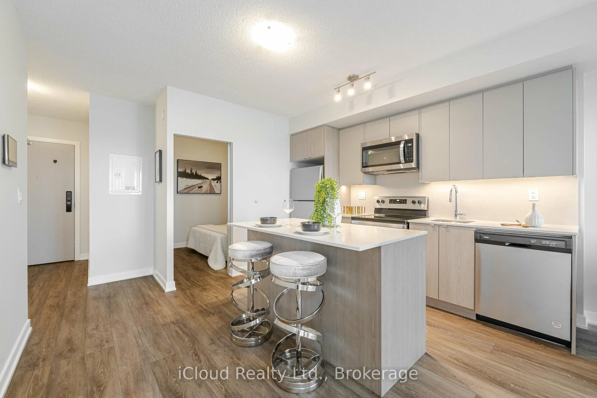 Photo 10 of 3200 Dakota Common, Burlington, Alton — HOMEH