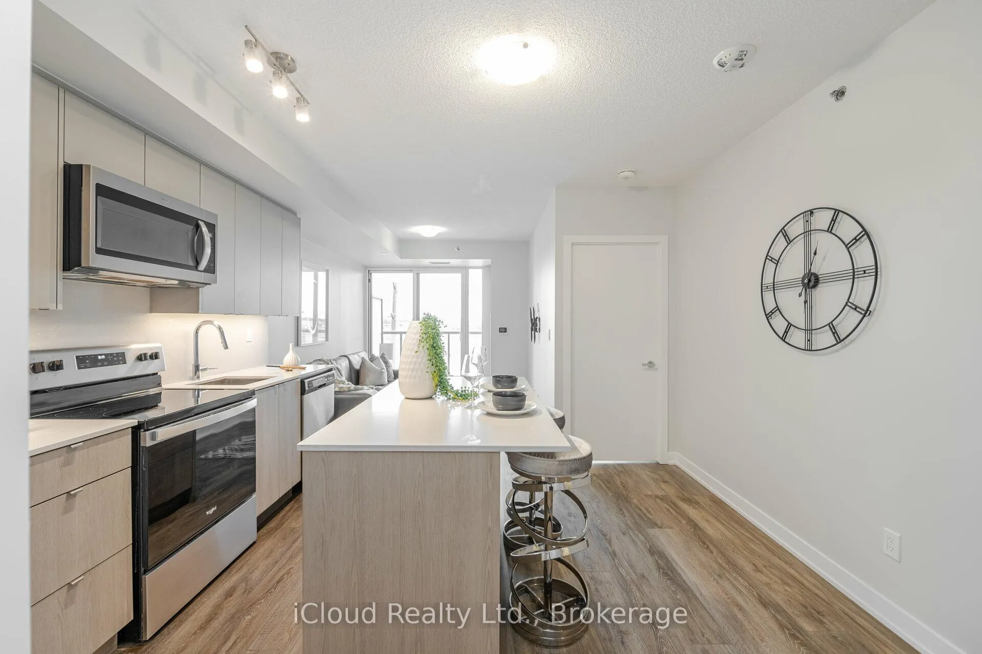 Photo 11 of 3200 Dakota Common, Burlington, Alton — HOMEH