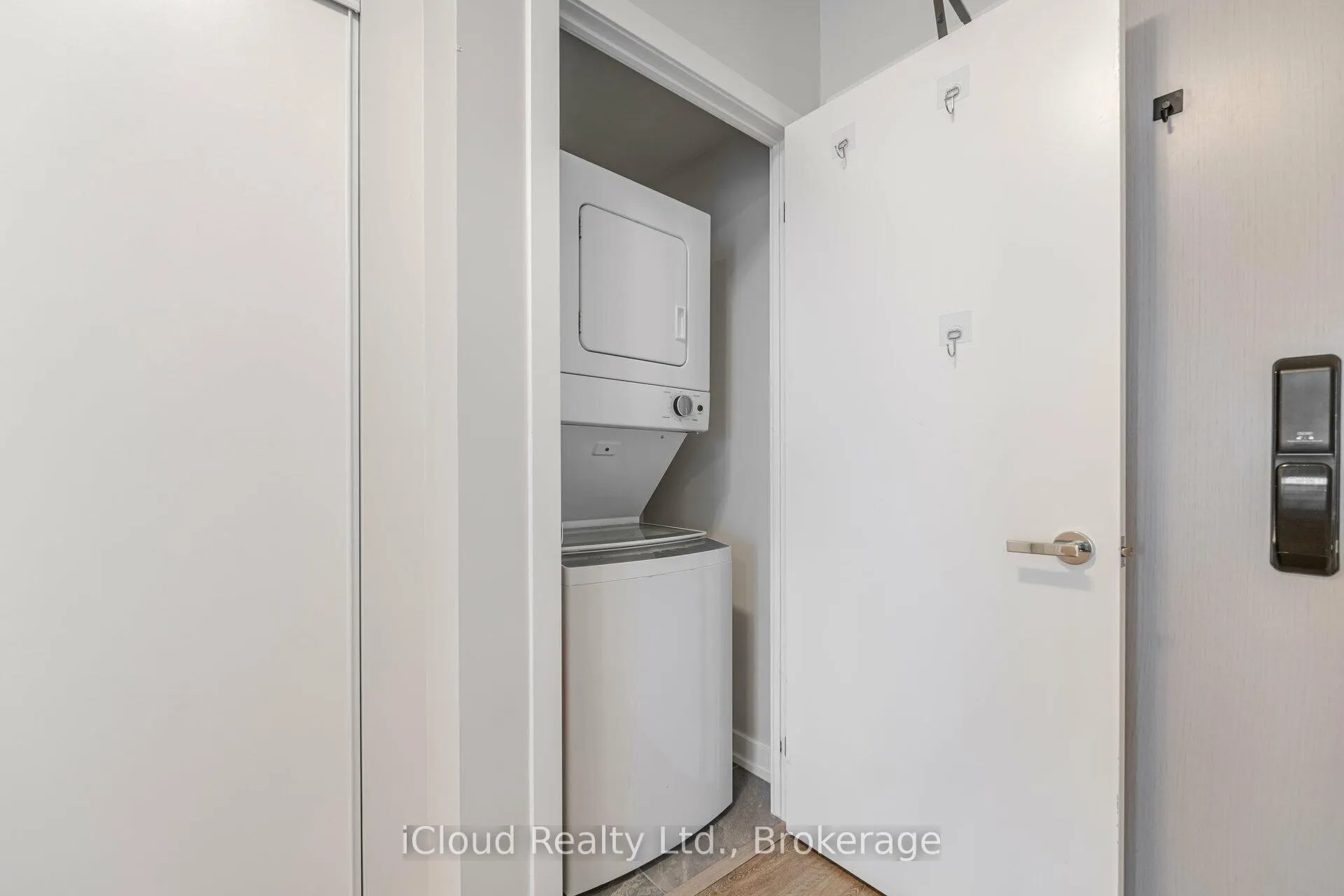 Photo 21 of 3200 Dakota Common, Burlington, Alton — HOMEH