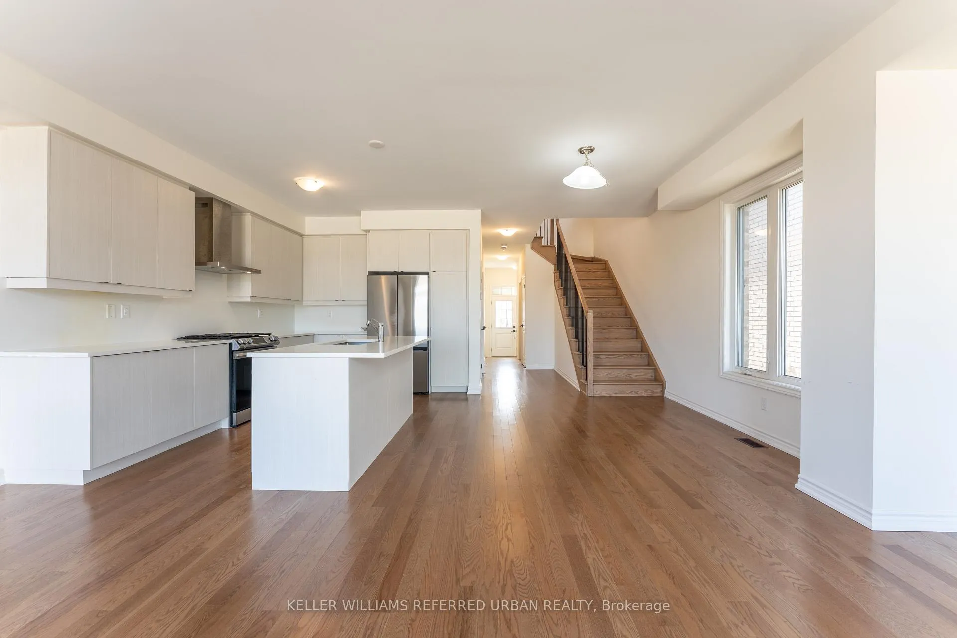Photo 3 of 23 Greer Street, Barrie, Rural Barrie Southeast — HOMEH