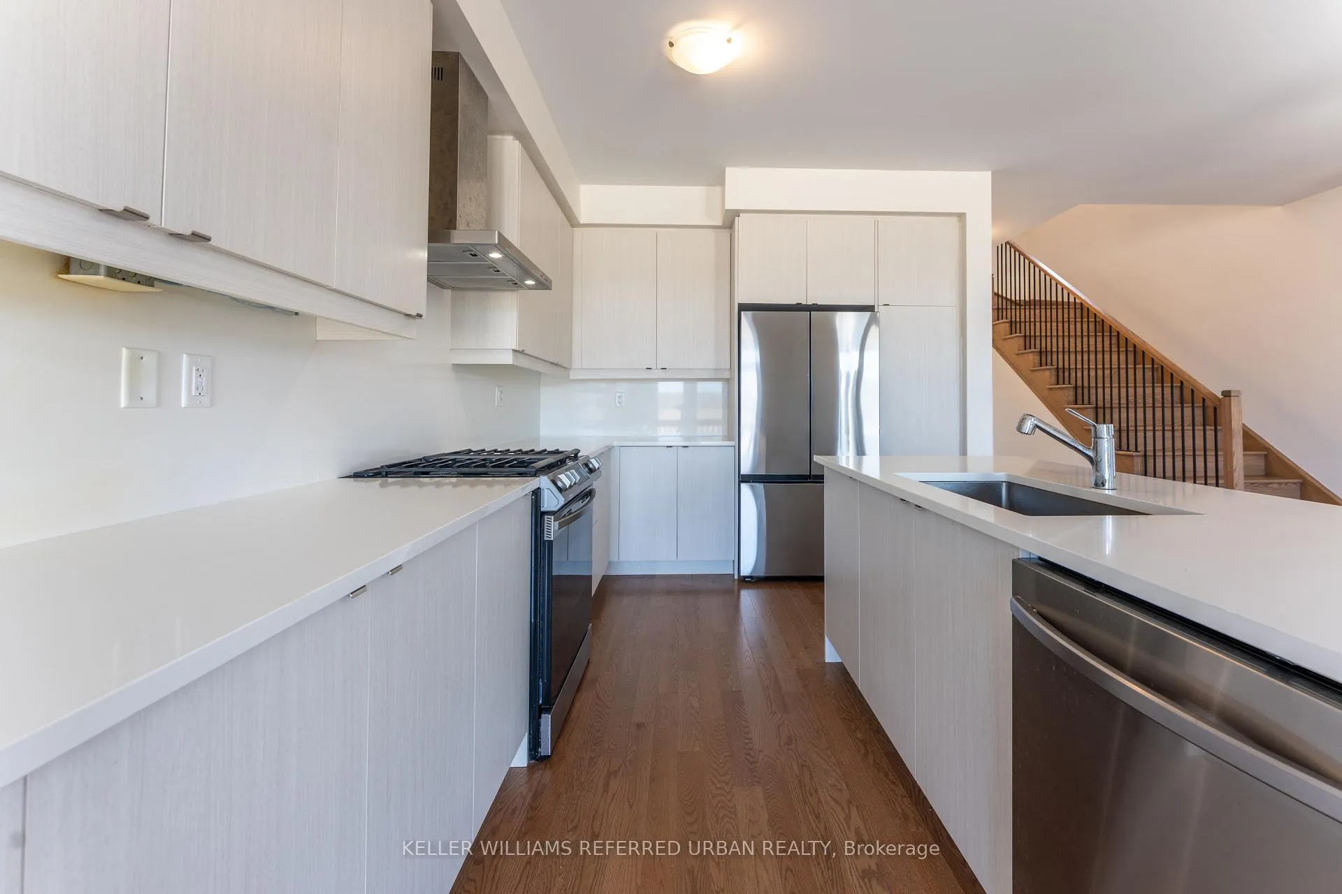 Photo 4 of 23 Greer Street, Barrie, Rural Barrie Southeast — HOMEH