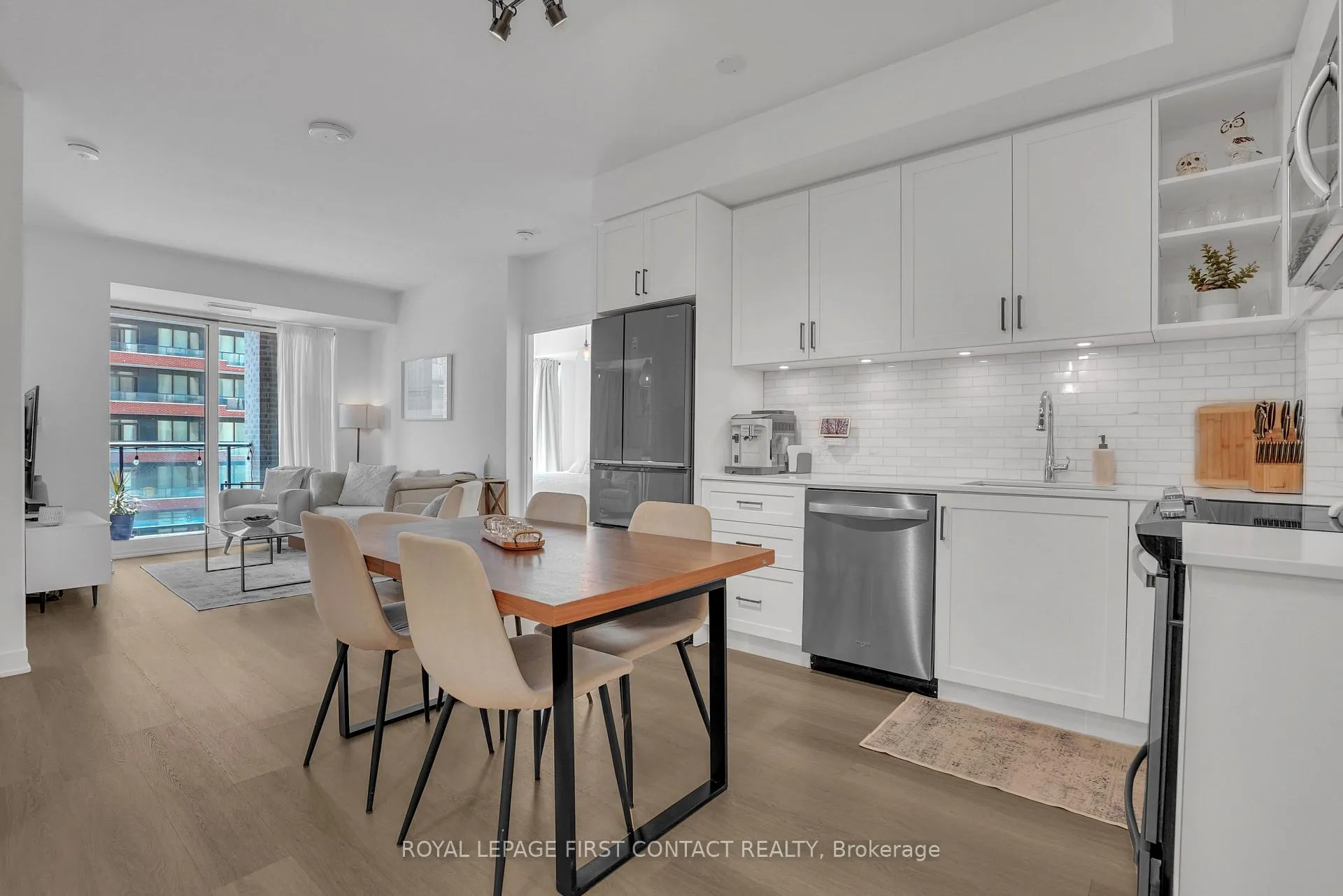 Photo 11 of Unit 407, 100 Eagle Rock Way, Vaughan, Rural Vaughan — HOMEH