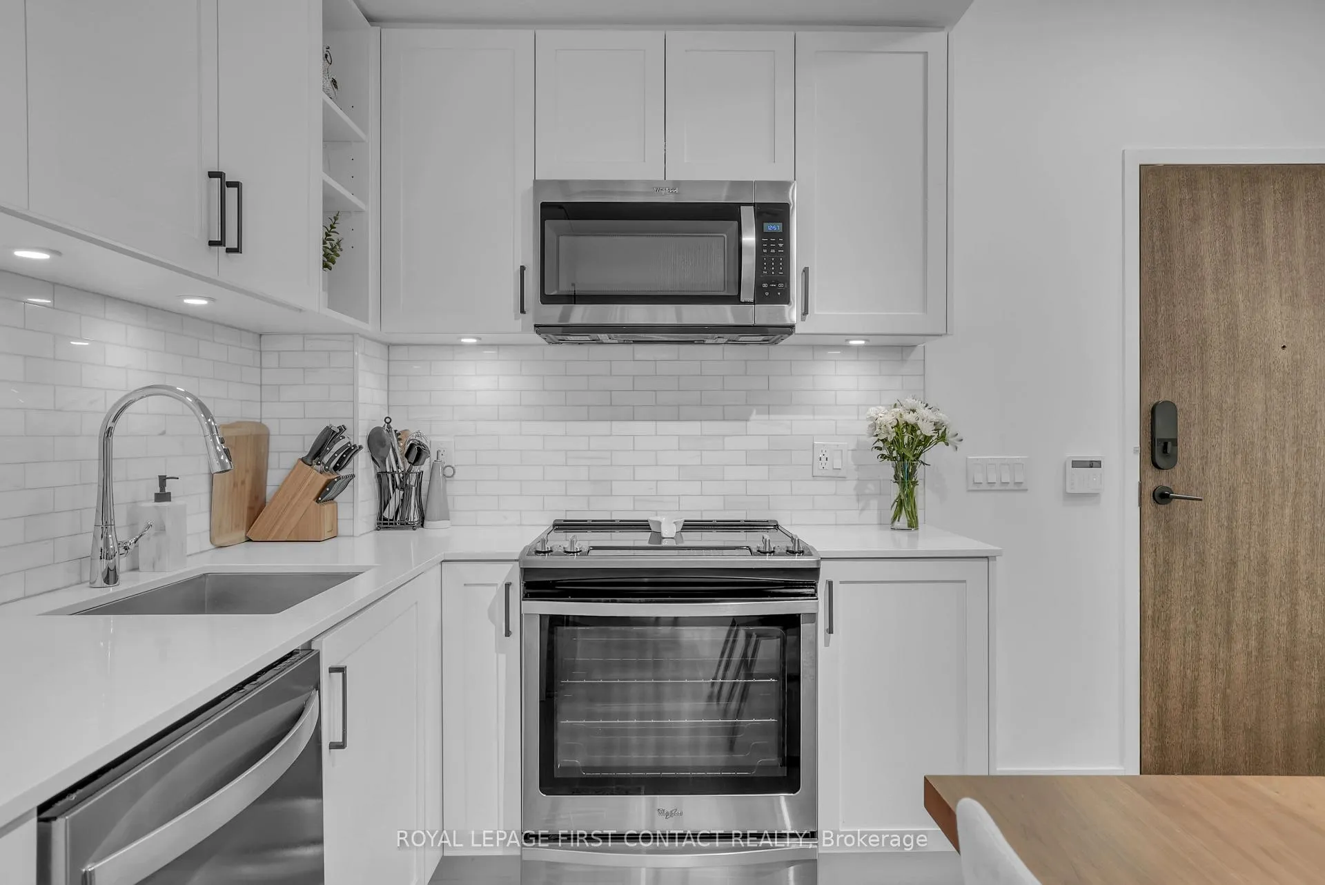 Photo 15 of Unit 407, 100 Eagle Rock Way, Vaughan, Rural Vaughan — HOMEH