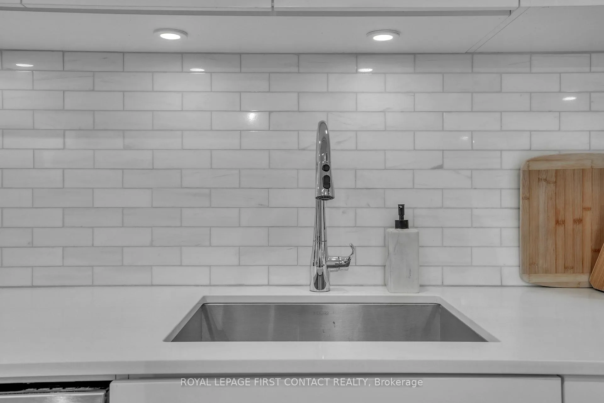 Photo 16 of Unit 407, 100 Eagle Rock Way, Vaughan, Rural Vaughan — HOMEH