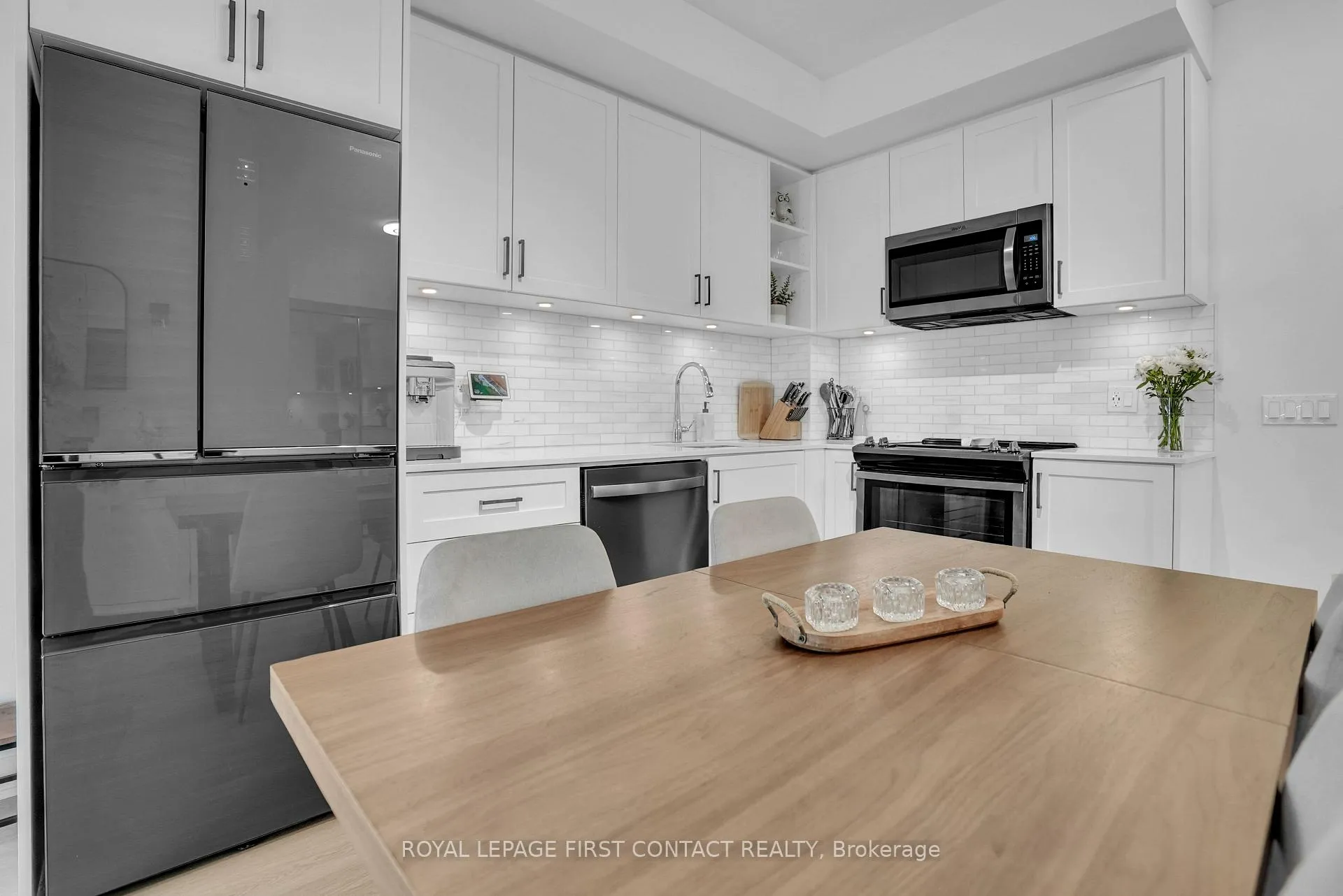 Photo 17 of Unit 407, 100 Eagle Rock Way, Vaughan, Rural Vaughan — HOMEH