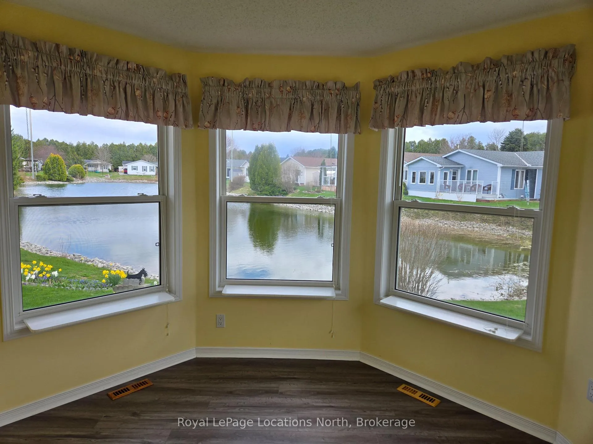 Photo 8 of 4 St. James Place, Wasaga Beach — HOMEH
