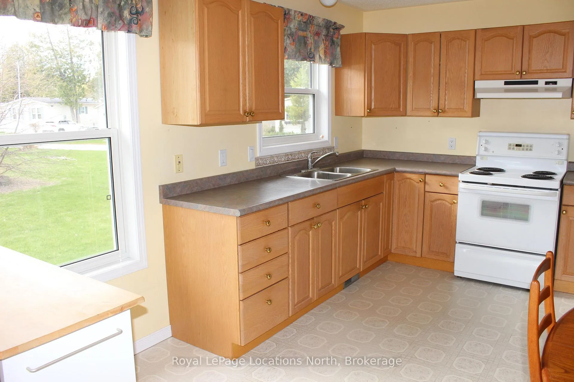 Photo 11 of 4 St. James Place, Wasaga Beach — HOMEH