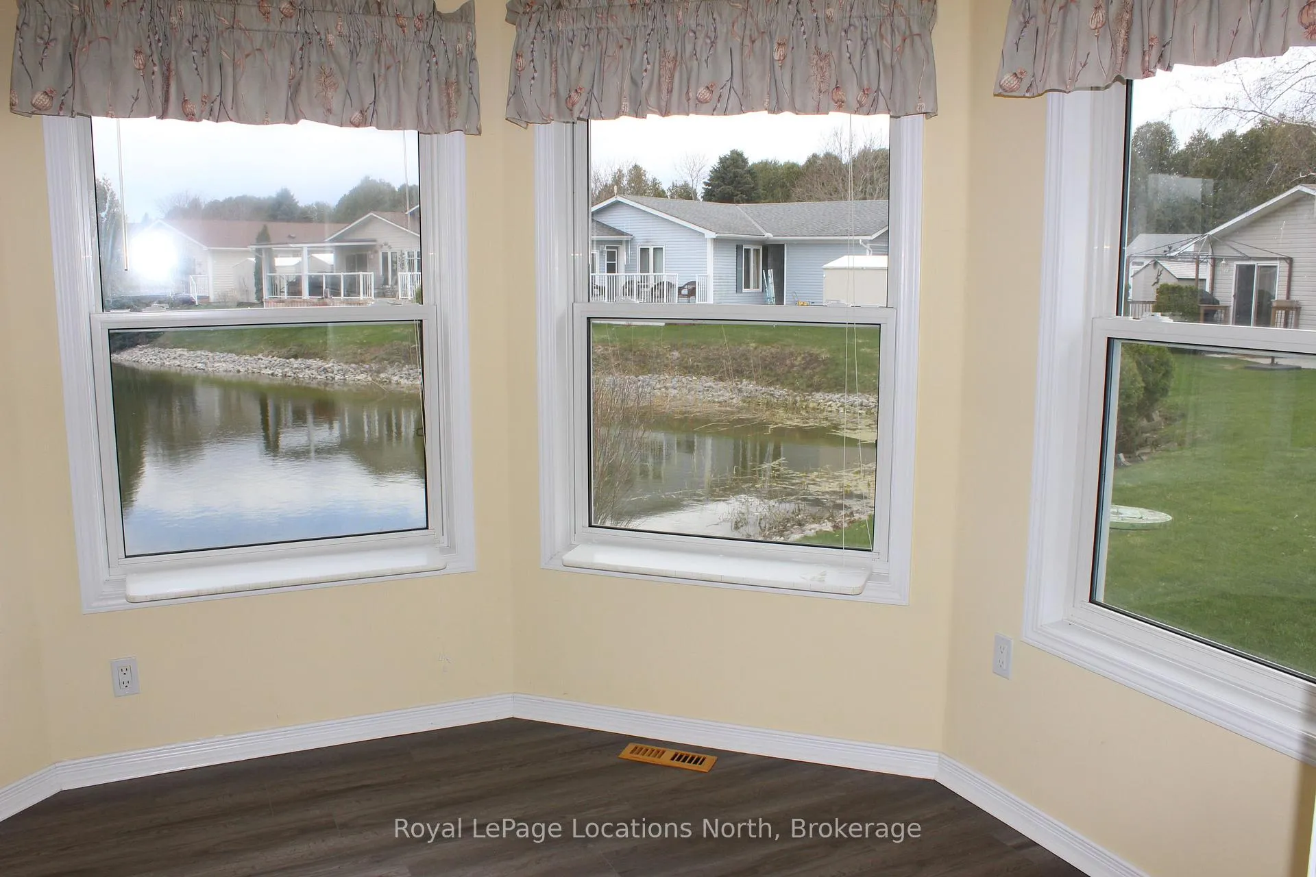 Photo 22 of 4 St. James Place, Wasaga Beach — HOMEH