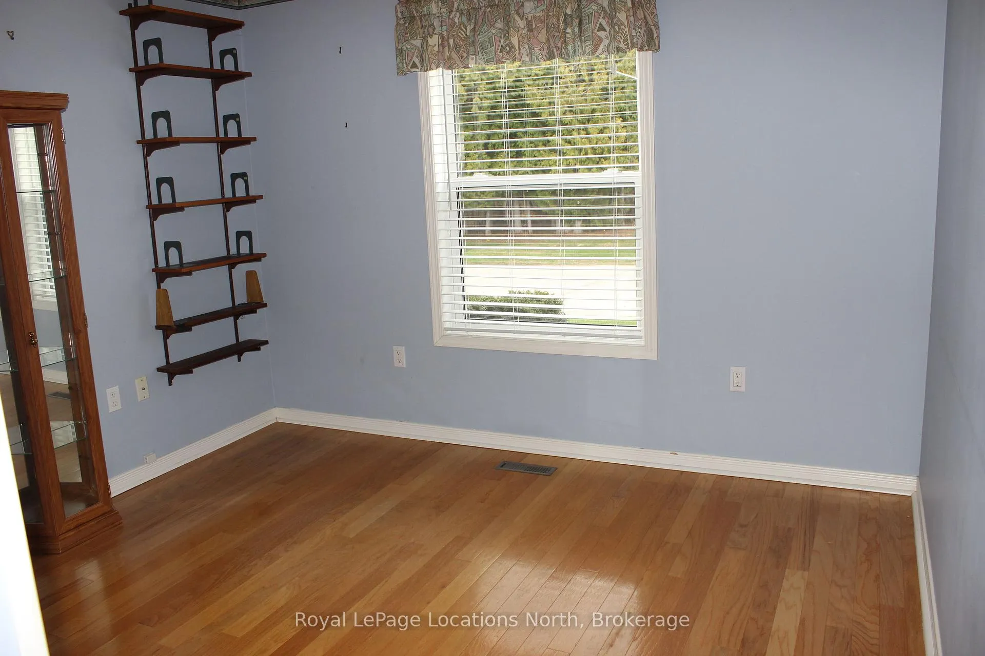 Photo 33 of 4 St. James Place, Wasaga Beach — HOMEH