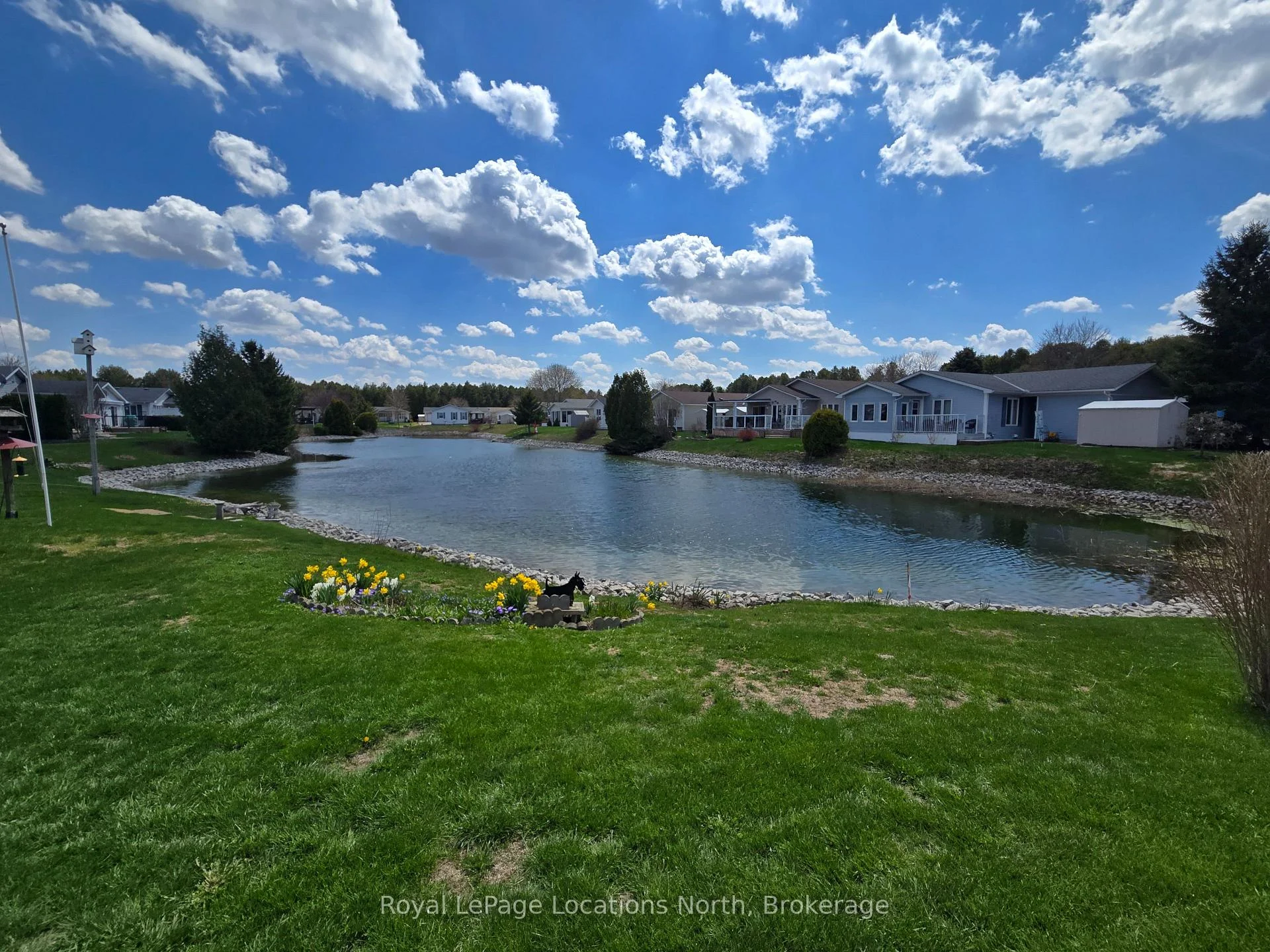 Photo 4 of 4 St. James Place, Wasaga Beach — HOMEH