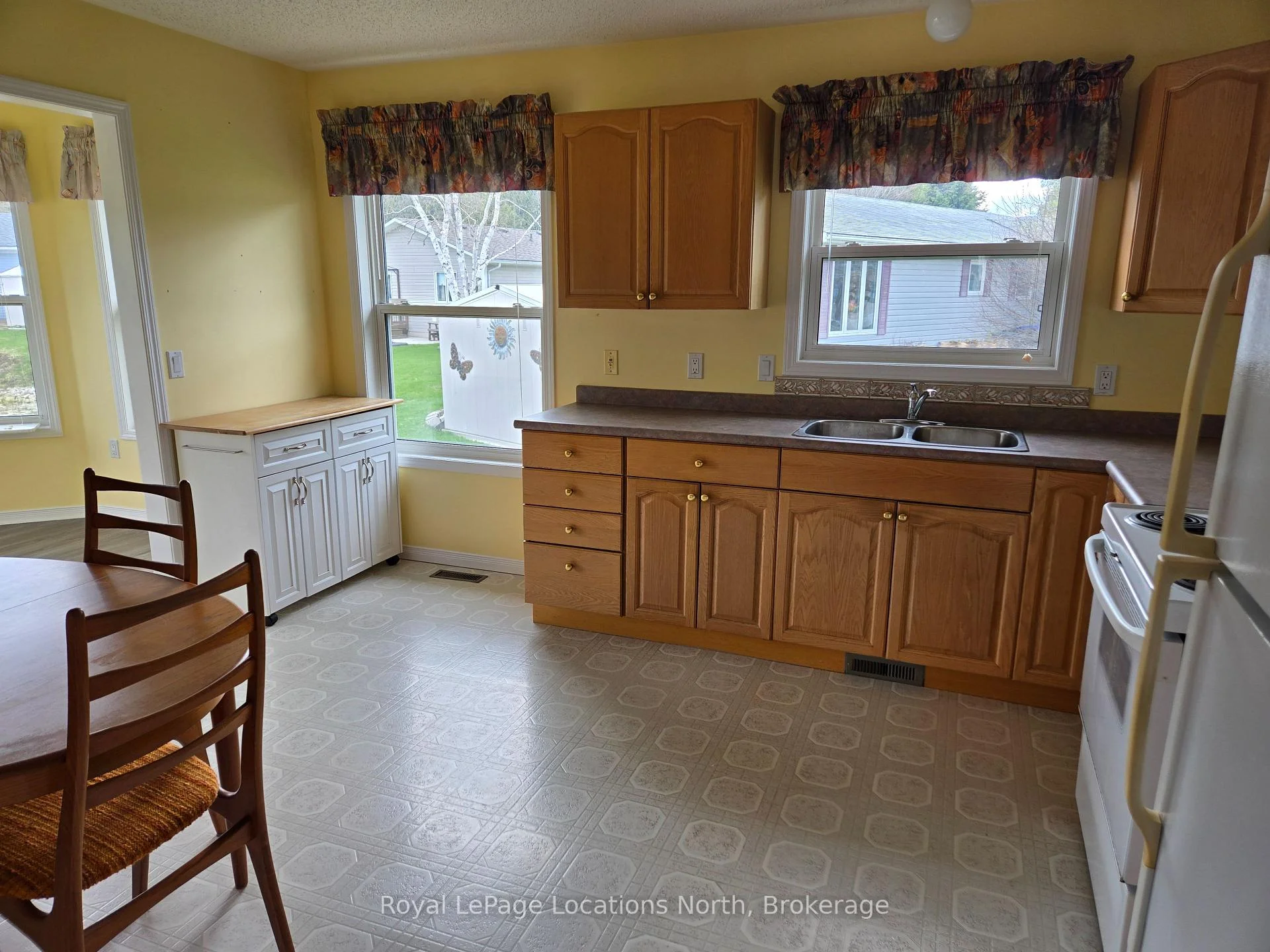 Photo 6 of 4 St. James Place, Wasaga Beach — HOMEH