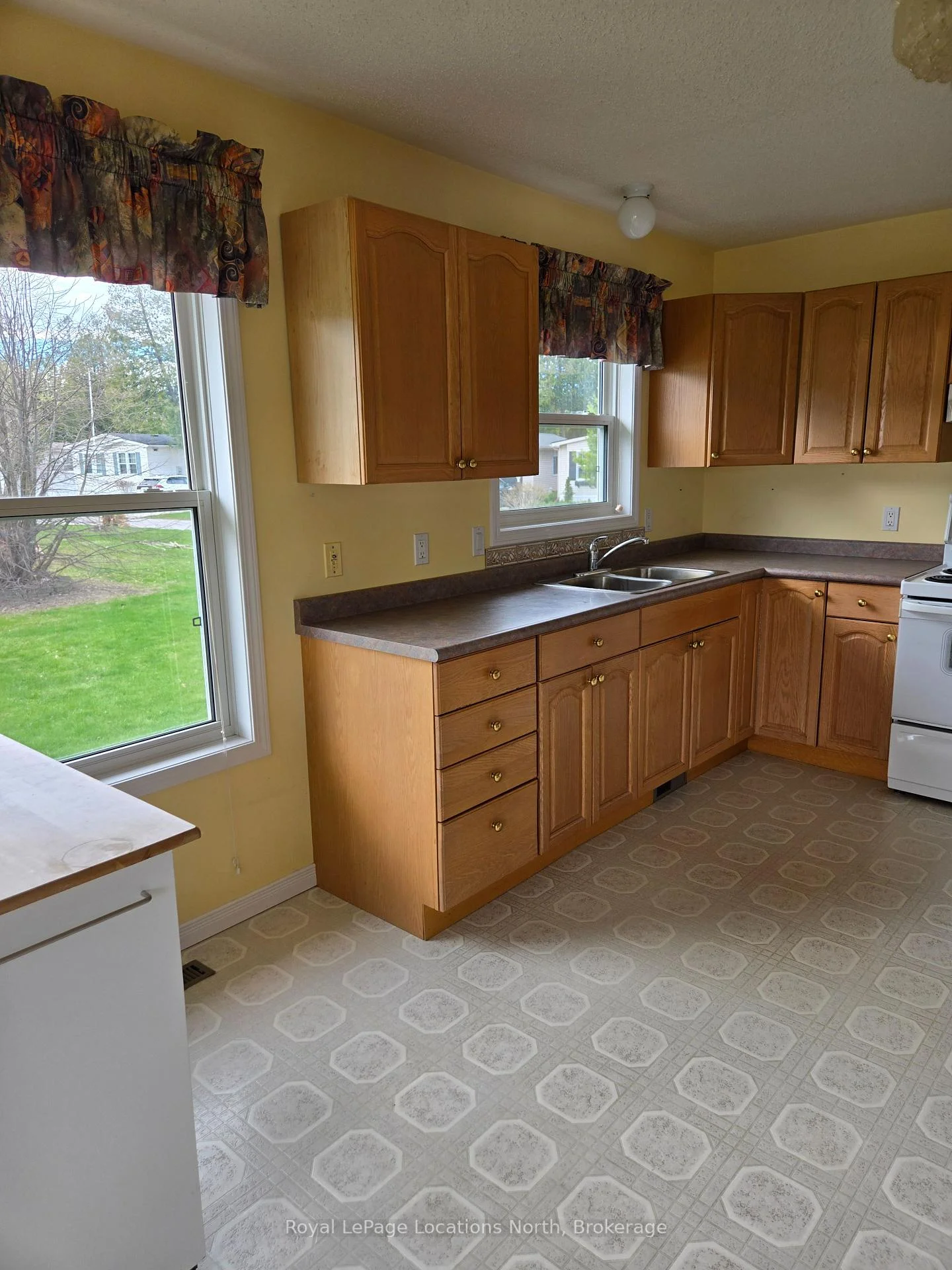 Photo 13 of 4 St. James Place, Wasaga Beach — HOMEH