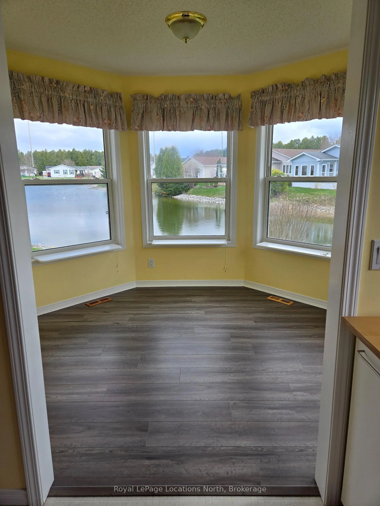 Photo 23 of 4 St. James Place, Wasaga Beach — HOMEH