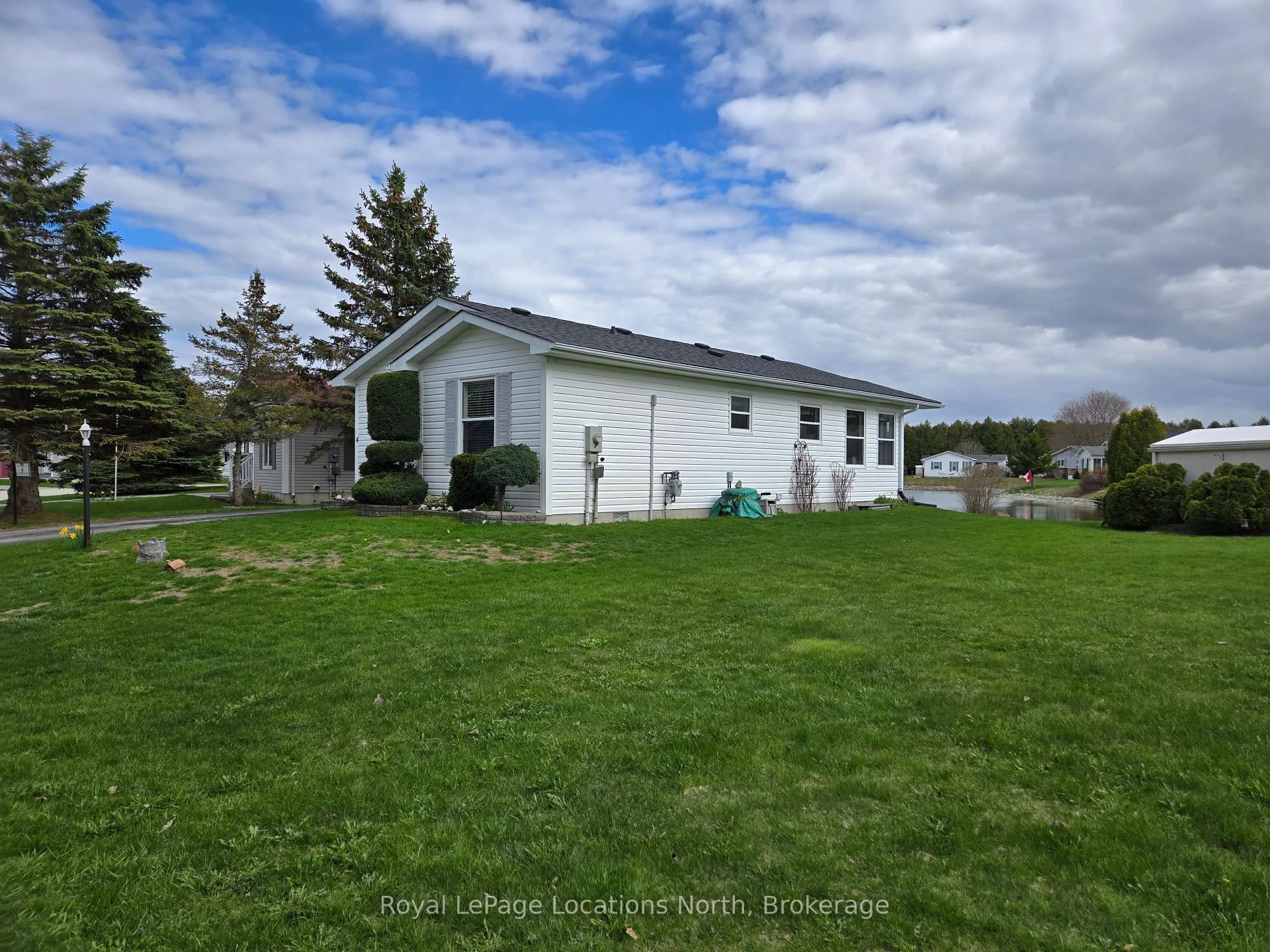 Photo 52 of 4 St. James Place, Wasaga Beach — HOMEH