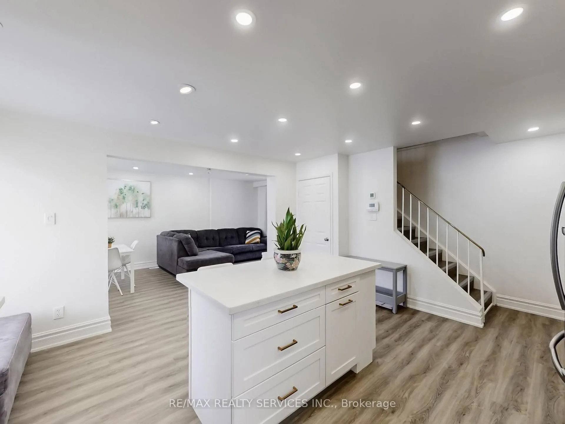 Photo 5 of 30 Haley Court, Brampton, Central Park — HOMEH
