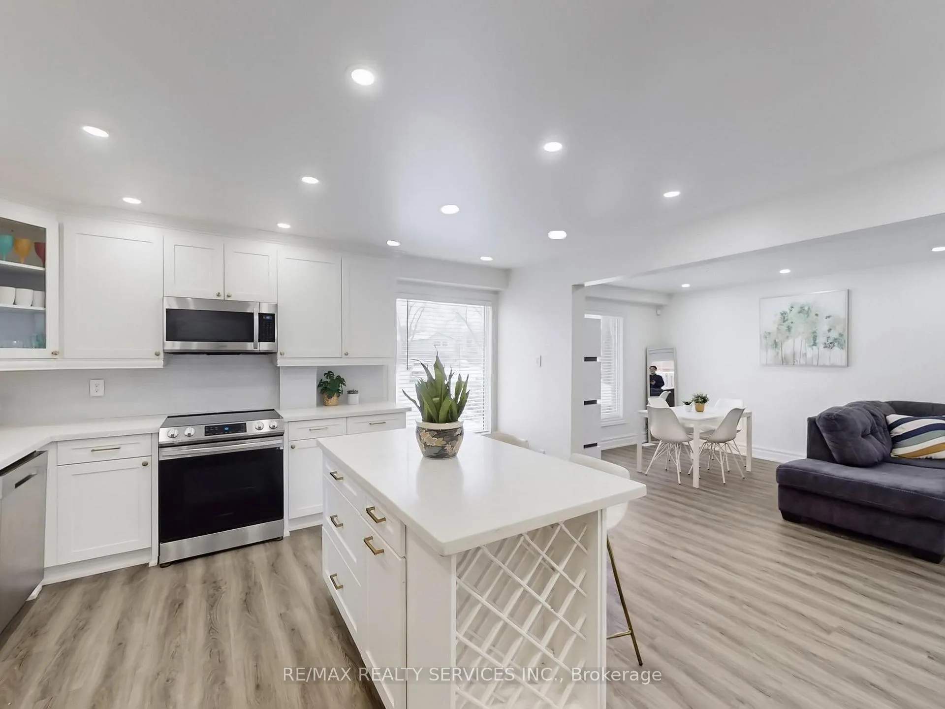 Photo 6 of 30 Haley Court, Brampton, Central Park — HOMEH