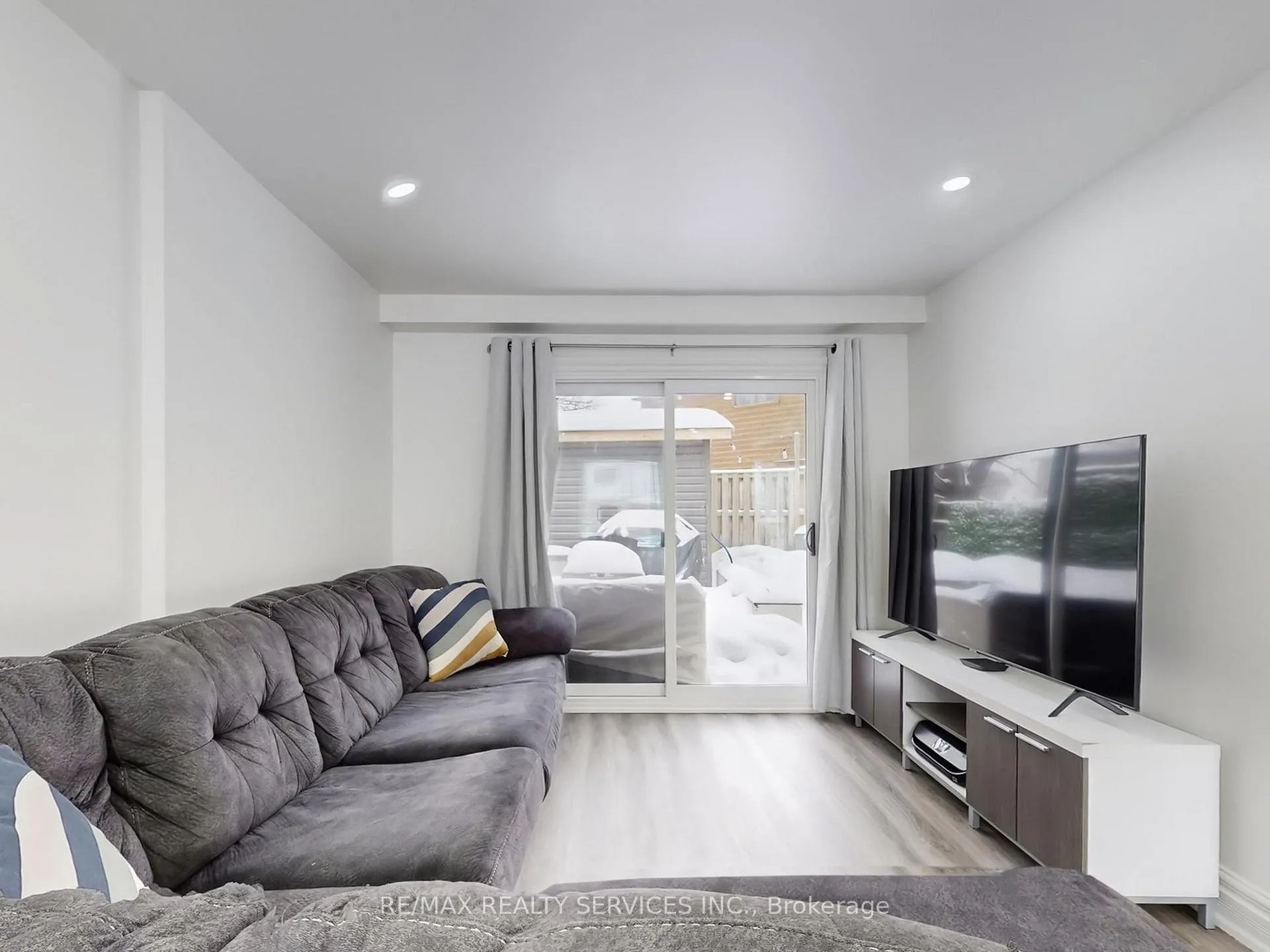 Photo 9 of 30 Haley Court, Brampton, Central Park — HOMEH