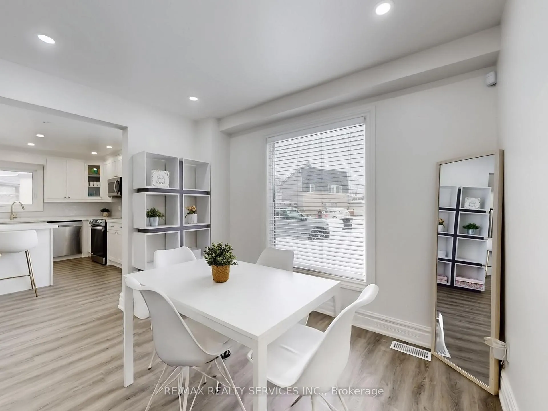Photo 13 of 30 Haley Court, Brampton, Central Park — HOMEH