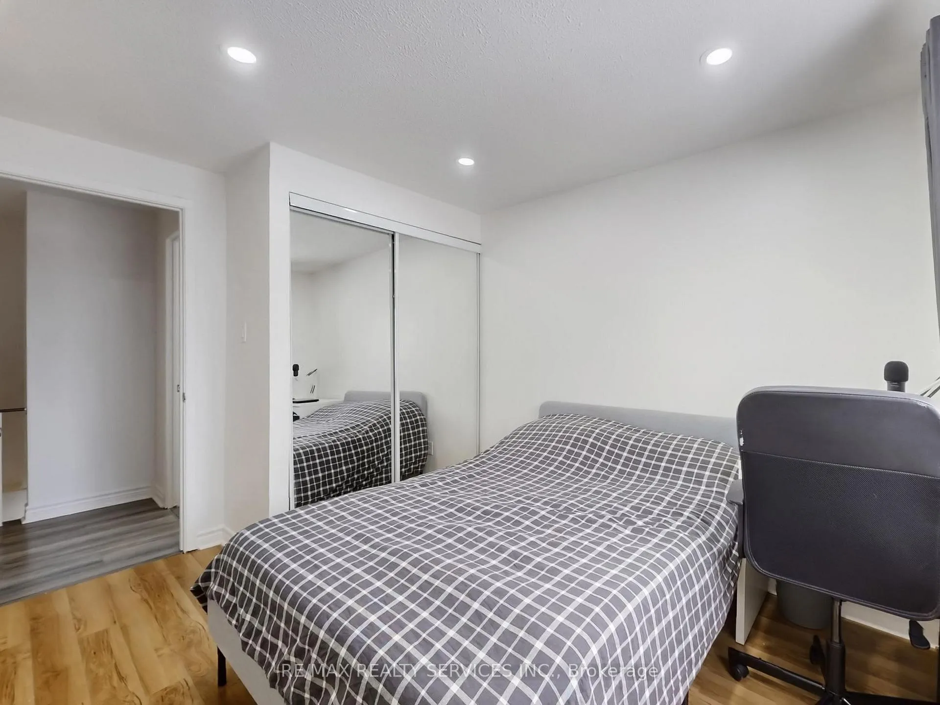 Photo 28 of 30 Haley Court, Brampton, Central Park — HOMEH