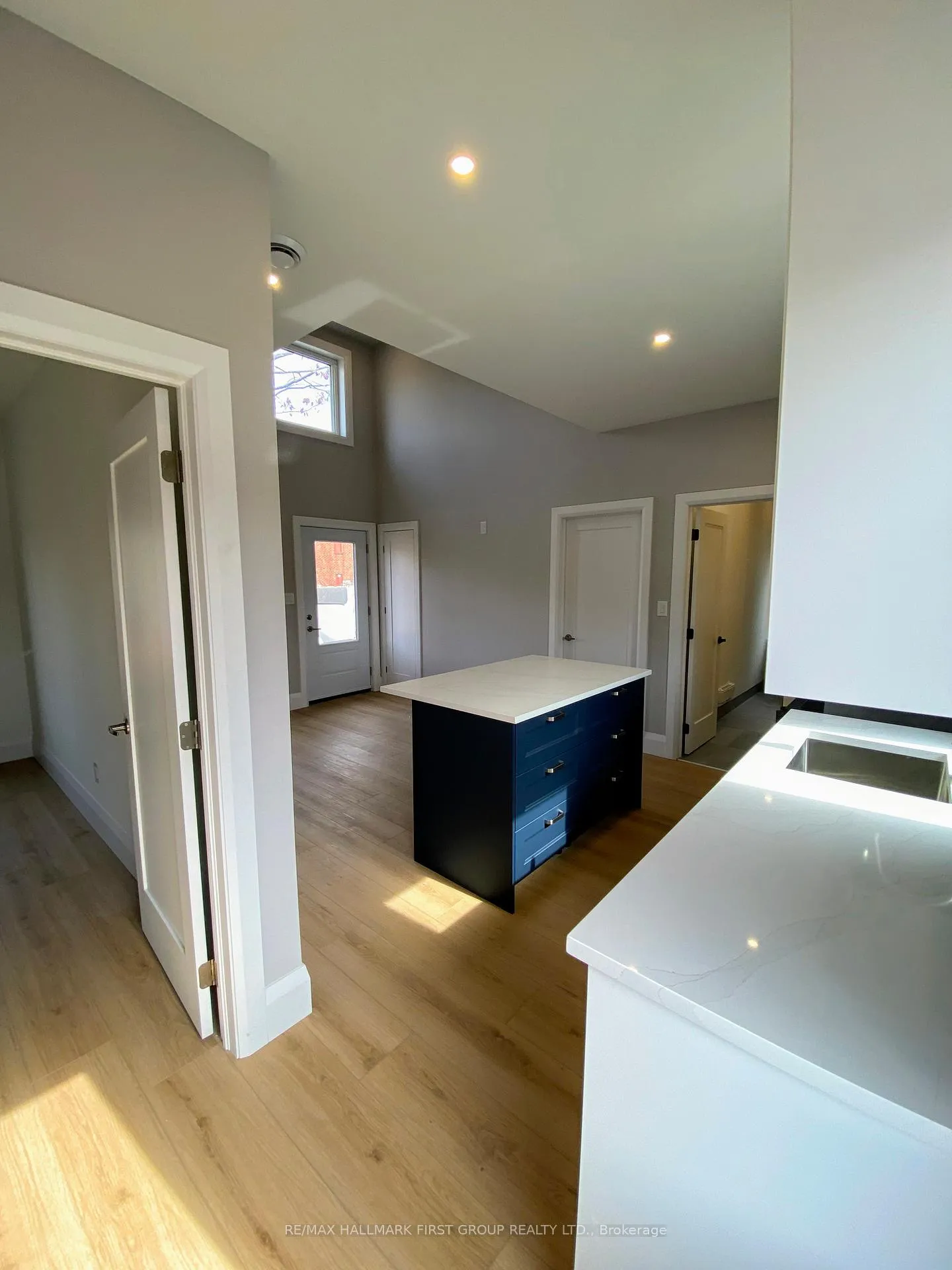 Photo 3 of 88 Codrington Street, Barrie, Codrington — HOMEH