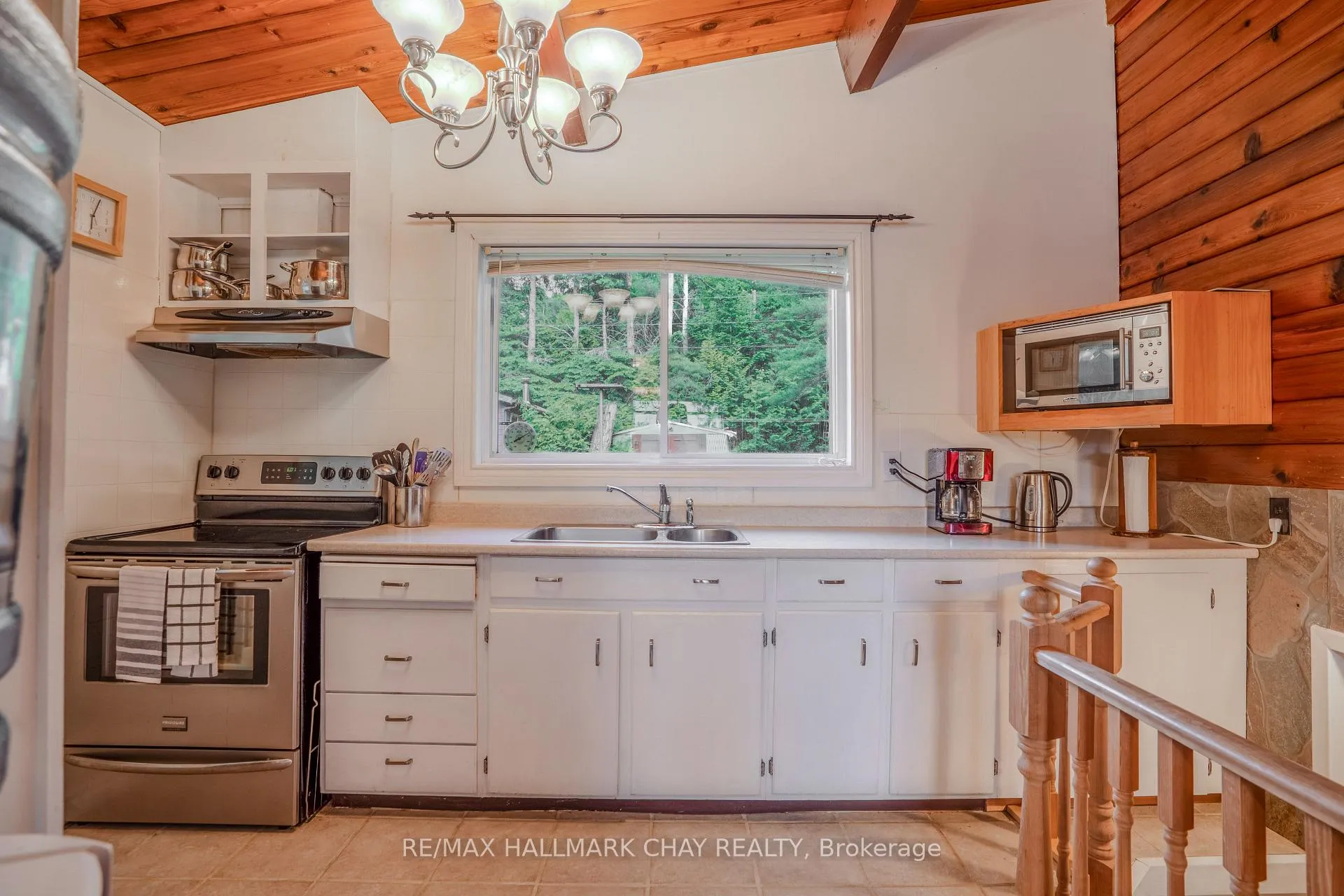 Photo 16 of 1070 Chaikof Road, Bracebridge, Draper — HOMEH