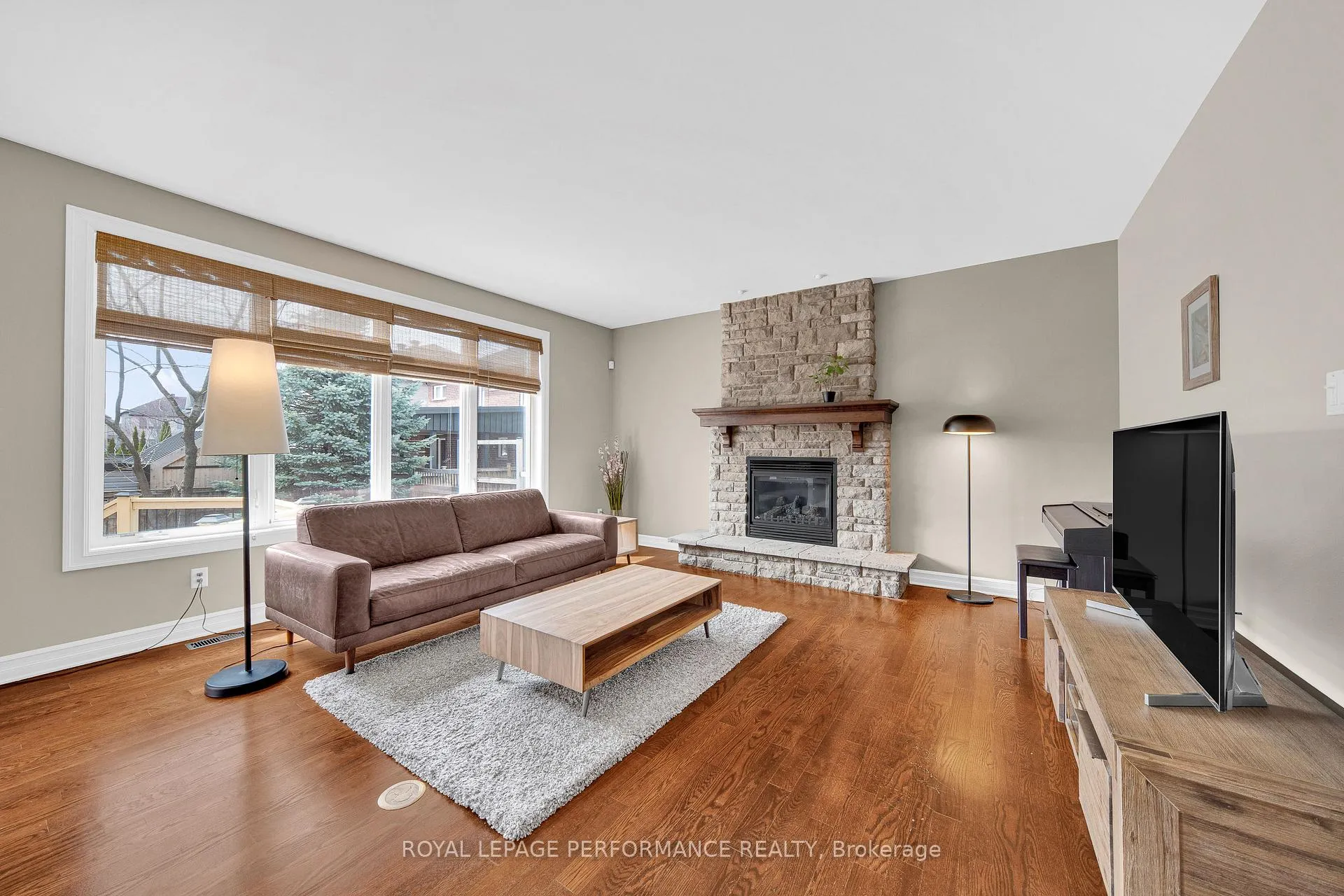 Photo 2 of 590 Kochar Drive, Ottawa, Mooneys Bay — HOMEH