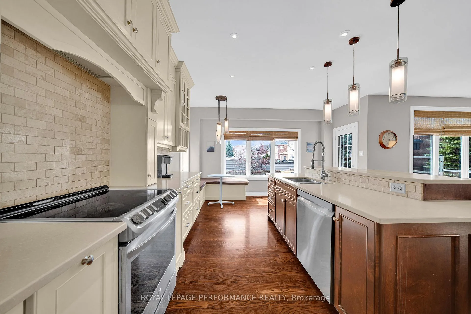 Photo 11 of 590 Kochar Drive, Ottawa, Mooneys Bay — HOMEH