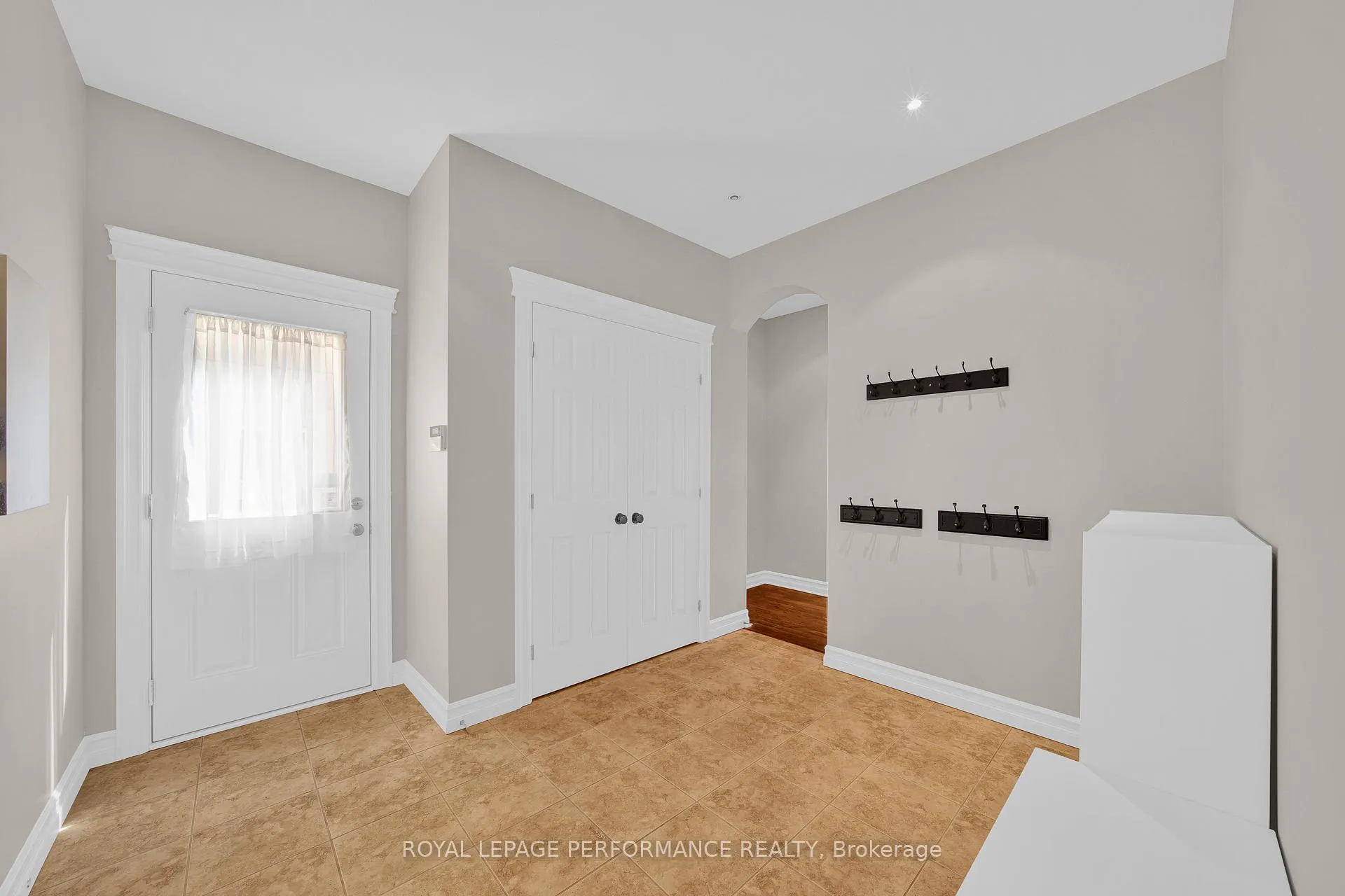 Photo 12 of 590 Kochar Drive, Ottawa, Mooneys Bay — HOMEH
