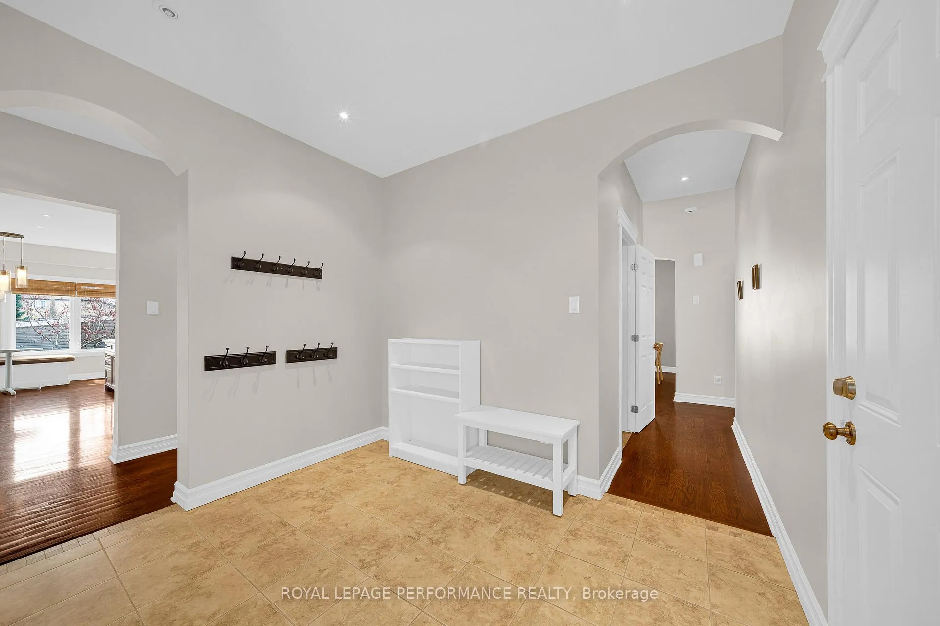 Photo 13 of 590 Kochar Drive, Ottawa, Mooneys Bay — HOMEH