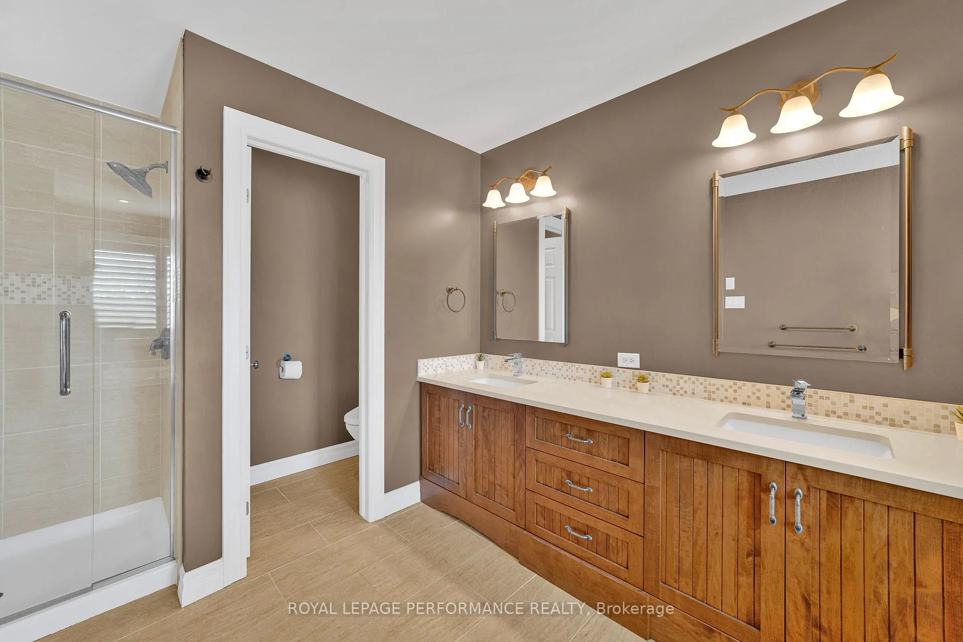 Photo 19 of 590 Kochar Drive, Ottawa, Mooneys Bay — HOMEH