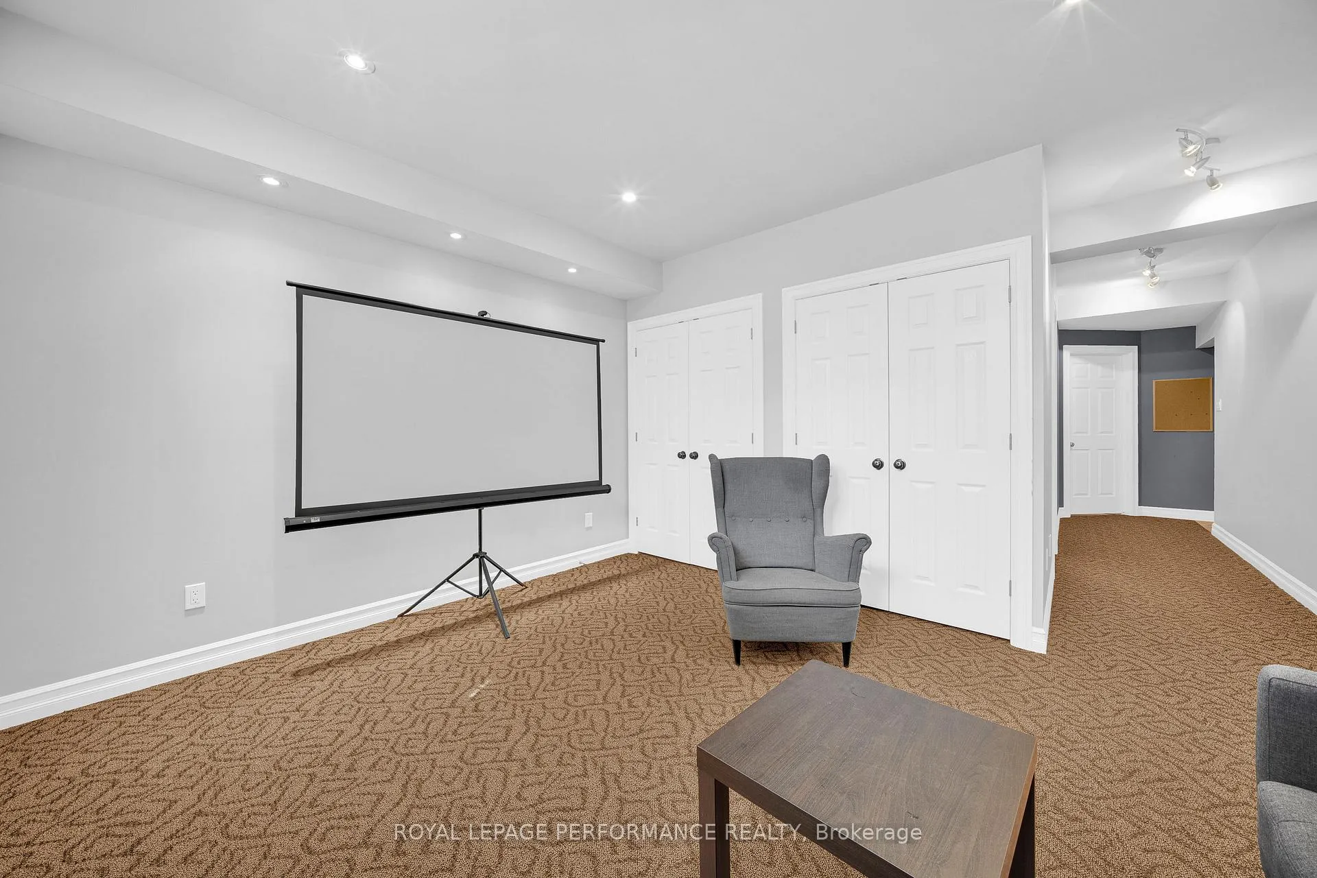 Photo 29 of 590 Kochar Drive, Ottawa, Mooneys Bay — HOMEH