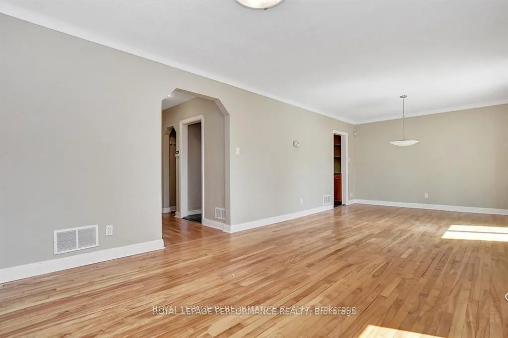Photo 6 of 64 Starwood Road, Ottawa, Meadowlands/St. Claire Gardens — HOMEH