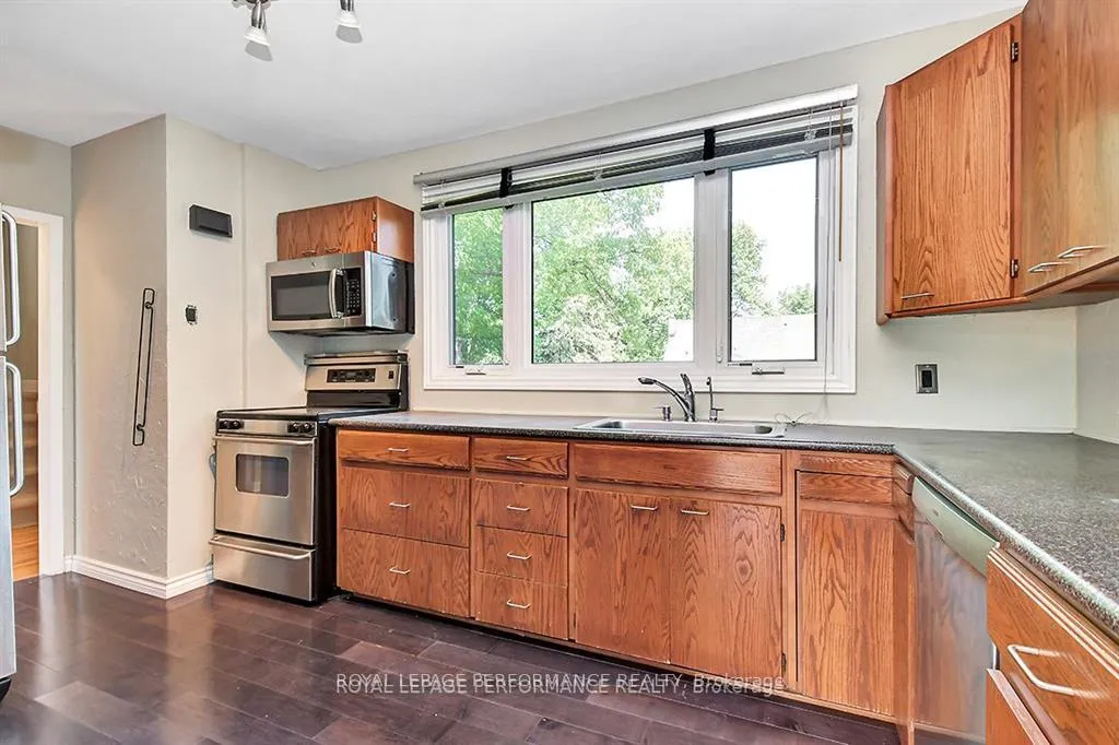 Photo 9 of 64 Starwood Road, Ottawa, Meadowlands/St. Claire Gardens — HOMEH