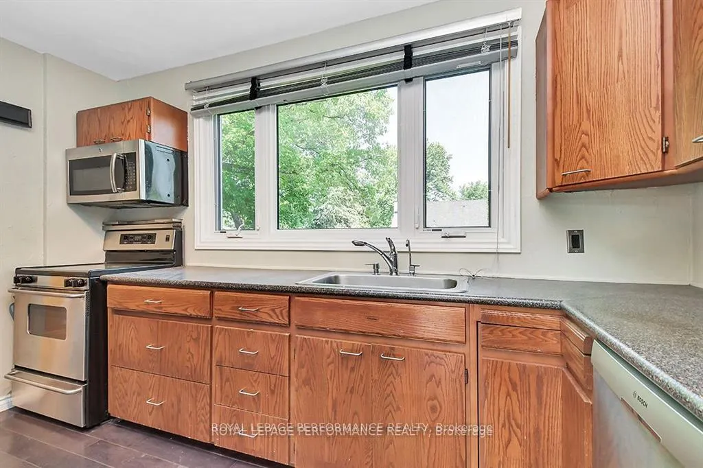 Photo 10 of 64 Starwood Road, Ottawa, Meadowlands/St. Claire Gardens — HOMEH