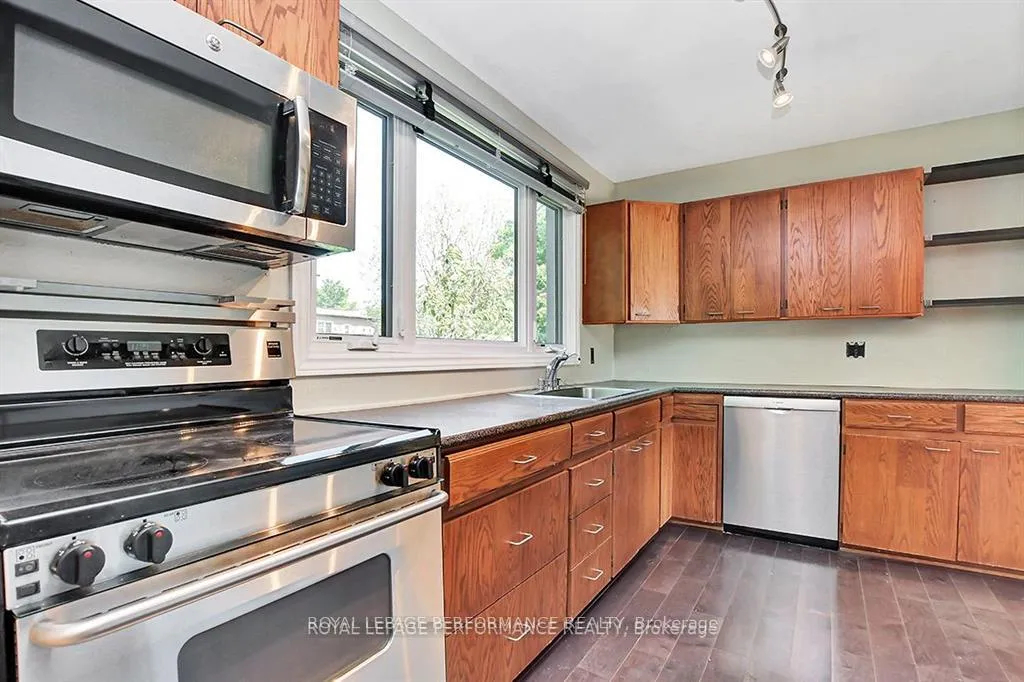 Photo 11 of 64 Starwood Road, Ottawa, Meadowlands/St. Claire Gardens — HOMEH