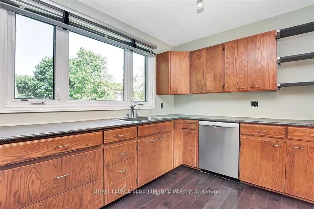 Photo 12 of 64 Starwood Road, Ottawa, Meadowlands/St. Claire Gardens — HOMEH