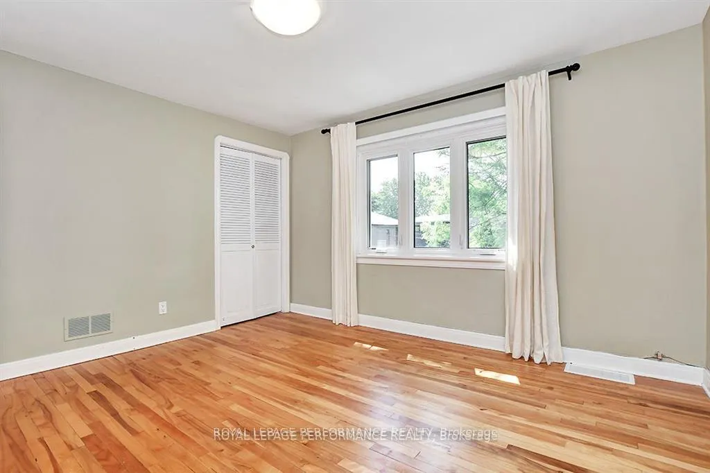 Photo 14 of 64 Starwood Road, Ottawa, Meadowlands/St. Claire Gardens — HOMEH