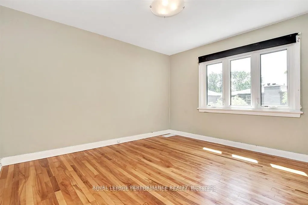 Photo 15 of 64 Starwood Road, Ottawa, Meadowlands/St. Claire Gardens — HOMEH