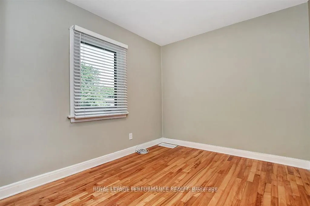Photo 16 of 64 Starwood Road, Ottawa, Meadowlands/St. Claire Gardens — HOMEH